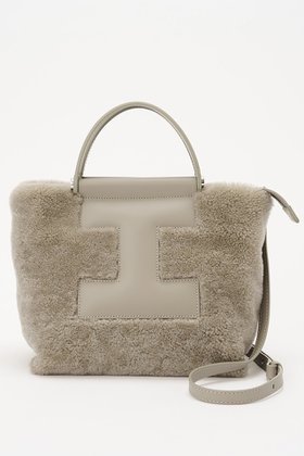 【イアクッチ/IACUCCI】 ソルベット S MONTONE/RUGA人気、トレンドファッション・服の通販 founy(ファニー) ファッション Fashion レディースファッション Fashion for Women バッグ Bags コレクション Collection, Seasonal Line コンパクト Compact, Small Size 財布 Wallet, Purse チャーム Charm, Pendant 人気 Popular, Best Seller ポーチ Pouch, Small Case ムートン Shearling, Mouton 冬 Winter / This Winter A/W・秋冬 Autumn/Winter おすすめ Recommended / Our Picks 旅行 Travel エレガント 上品 Elegant 2025年 2025 2025-2026秋冬・A/W Autumn/Winter 2025–26 AW25–26 |ID:prp329100004615908