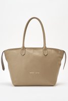 【イアクッチ/IACUCCI】のアミーカ CERVO 人気、トレンドファッション・服の通販 founy(ファニー) ファッション Fashion レディースファッション Fashion for Women バッグ Bags クラシカル Classical, Vintage-Inspired シンプル Simple, Minimal スポーティ Sporty, Casual Athletic ポケット Pocket, Pocket Detail A/W・秋冬 Autumn/Winter おすすめ Recommended / Our Picks ビジネス 仕事 通勤 Business / Work / Commuting 2025年 2025 2025-2026秋冬・A/W Autumn/Winter 2025–26 AW25–26 |ID:prp329100004615922