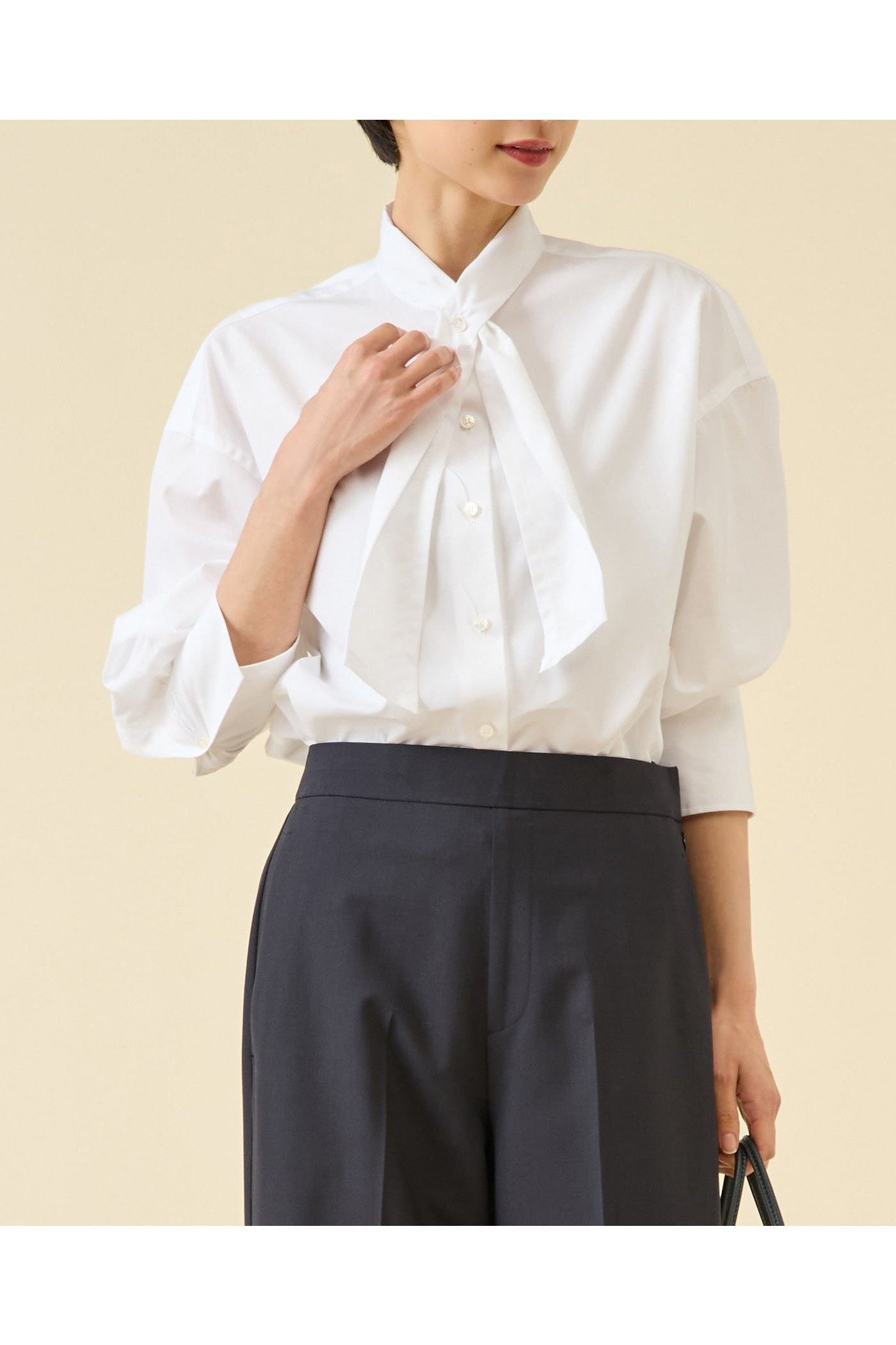 【マルティニーク/martinique】のESSENTIAL ボウタイブラウス インテリア・キッズ・メンズ・レディースファッション・服の通販 founy(ファニー) 　ファッション　Fashion　レディースファッション　Fashion for Women　トップス・カットソー　Cut & Sew Tops　シャツ・ブラウス・オフィスカジュアル　Elegant Blouses & Button-Ups　2025年　2025　2025-2026秋冬・A/W　Autumn/Winter 2025–26 AW25–26　おすすめ　Recommended / Our Picks　ジャケット　Jacket, Outerwear　スリーブ　Sleeve, Long Sleeve / Short Sleeve　ロング　Long, Long-Length　冬　Winter / This Winter　秋　Autumn　A/W・秋冬　Autumn/Winter　ホワイト|ID: prp329100004615987 ipo3291000000033059904