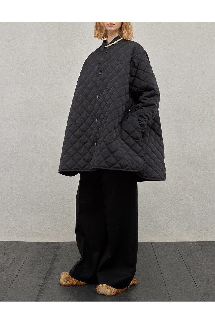 【ザ リラクス/THE RERACS】のノーカラーAラインキルティングコート 人気、トレンドファッション・服の通販 founy(ファニー) 　ファッション　Fashion　レディースファッション　Fashion for Women　アウター　Coat / Outerwear Collection　コート・ロングコート・ピーコート　Long Coats, Peacoats & More　2025年　2025　2025-2026秋冬・A/W　Autumn/Winter 2025–26 AW25–26　キルティング　Quilted, Quilting　シンプル　Simple, Minimal　スリット　Slit, Slit Detail　トレンド　Trend, Trending Now　ロング　Long, Long-Length　エレガント 上品　Elegant　A/W・秋冬　Autumn/Winter　other-8|ID: prp329100004616018 ipo3291000000033060353