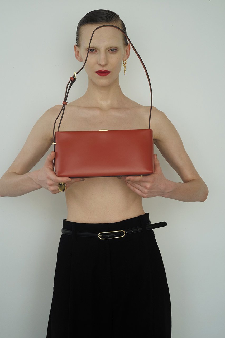 【プンティ/PUNTI】のPORTRAIT ワンショルダーバッグ 大人の最旬トレンドファッション＆コーディネート founy(ファウニー) 　ファッション　Fashion　レディースファッション　Fashion for Women　バッグ　Bags　おすすめ　Recommended / Our Picks　ショルダー　Shoulder, Shoulder Strap　スクエア　Square, Square Shape　フォルム　Silhouette, Form　ポシェット　Pochette, Mini Bag　ロング　Long, Long-Length　other-2|ID: prp329100004616874 ipo3291000000036755583