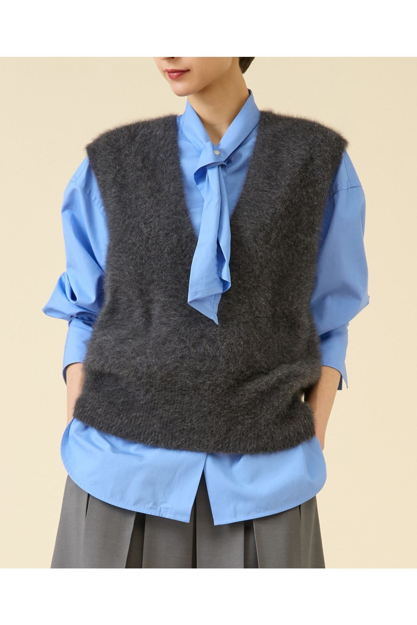 【マルティニーク/martinique】のFOXファーニットジレ インテリア・キッズ・メンズ・レディースファッション・服の通販 founy(ファニー) 　ファッション　Fashion　レディースファッション　Fashion for Women　トップス・カットソー　Cut & Sew Tops　ニット　Knit Tops & Sweaters　ベスト&ジレ / 重ね着スタイル　Vests & Gilets　カジュアルプルオーバー・ニットトップス　Pullovers & Knit Tops / Casual Pullovers　2025年　2025　2025-2026秋冬・A/W　Autumn/Winter 2025–26 AW25–26　おすすめ　Recommended / Our Picks　アンゴラ　Angora Knitwear　デニム　Denim, Jeans Material　ロング　Long, Long-Length　エレガント 上品　Elegant　夏　Summer　定番　Standard, Basic Item　秋　Autumn　A/W・秋冬　Autumn/Winter　チャコール|ID: prp329100004616897 ipo3291000000033075715