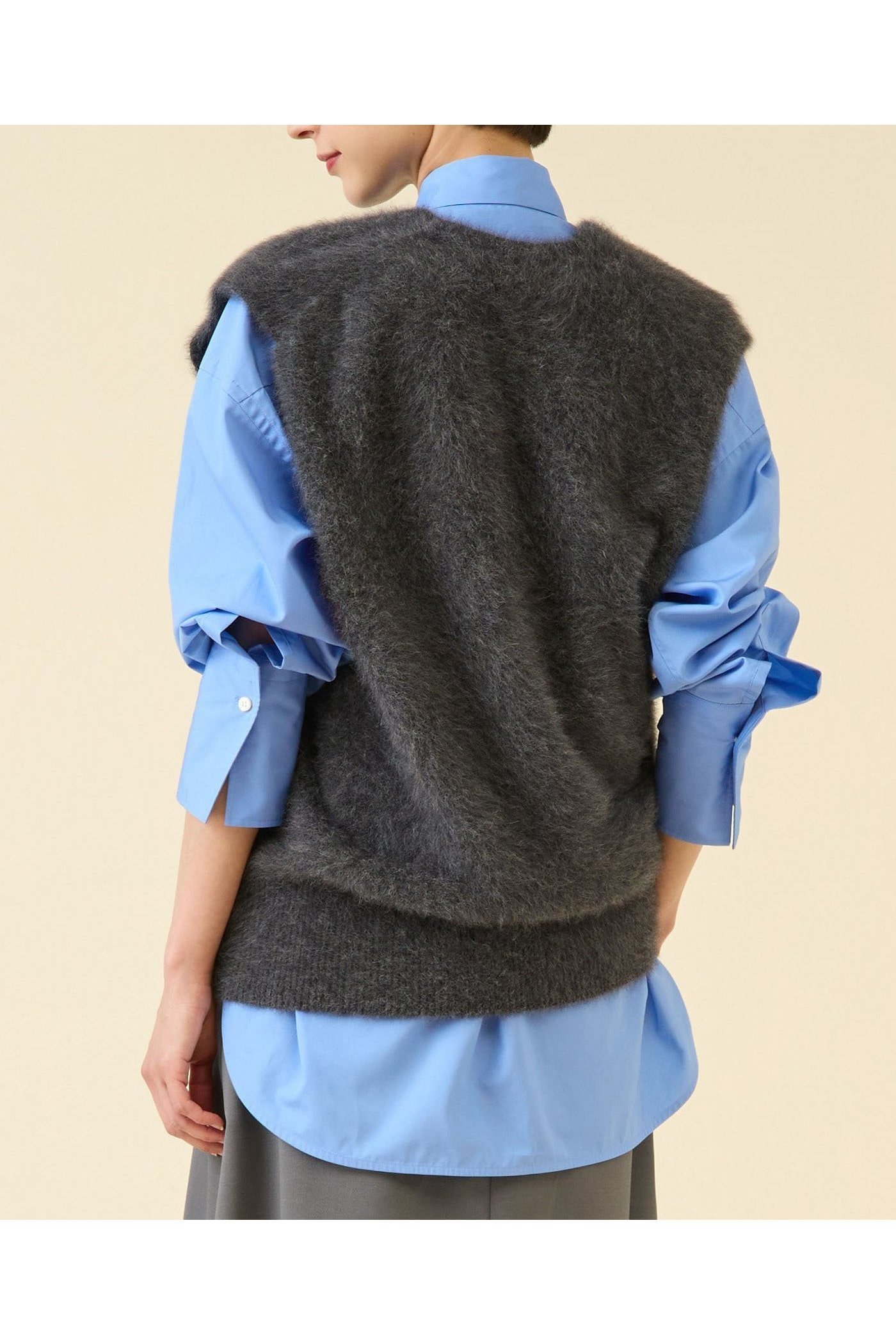 【マルティニーク/martinique】のFOXファーニットジレ 人気、トレンドファッション・服の通販 founy(ファニー) 　ファッション　Fashion　レディースファッション　Fashion for Women　トップス・カットソー　Cut & Sew Tops　ニット　Knit Tops & Sweaters　ベスト&ジレ / 重ね着スタイル　Vests & Gilets　カジュアルプルオーバー・ニットトップス　Pullovers & Knit Tops / Casual Pullovers　2025年　2025　2025-2026秋冬・A/W　Autumn/Winter 2025–26 AW25–26　おすすめ　Recommended / Our Picks　アンゴラ　Angora Knitwear　デニム　Denim, Jeans Material　ロング　Long, Long-Length　エレガント 上品　Elegant　夏　Summer　定番　Standard, Basic Item　秋　Autumn　A/W・秋冬　Autumn/Winter　other-3|ID: prp329100004616897 ipo3291000000033075717