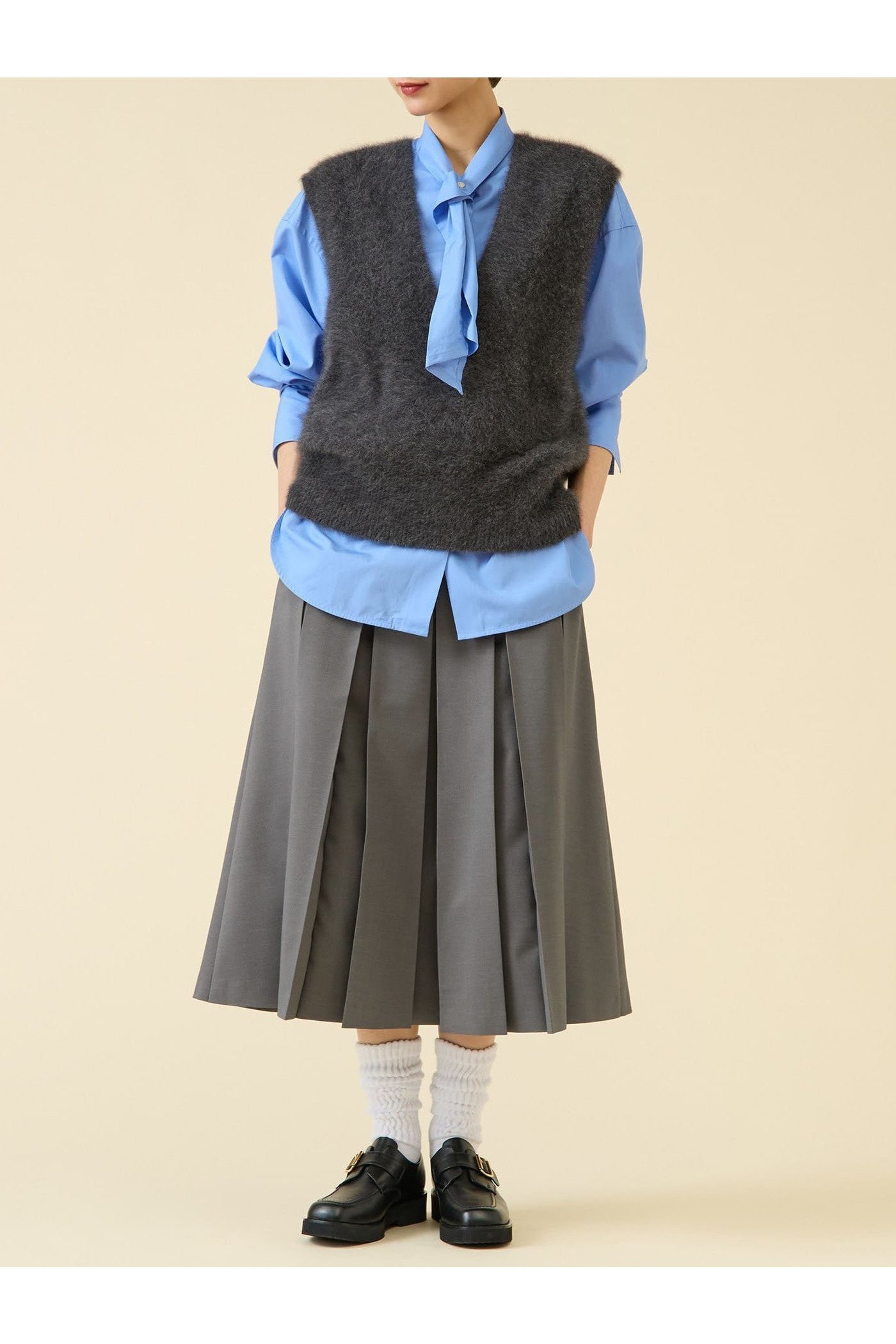 【マルティニーク/martinique】のFOXファーニットジレ 人気、トレンドファッション・服の通販 founy(ファニー) 　ファッション　Fashion　レディースファッション　Fashion for Women　トップス・カットソー　Cut & Sew Tops　ニット　Knit Tops & Sweaters　ベスト&ジレ / 重ね着スタイル　Vests & Gilets　カジュアルプルオーバー・ニットトップス　Pullovers & Knit Tops / Casual Pullovers　2025年　2025　2025-2026秋冬・A/W　Autumn/Winter 2025–26 AW25–26　おすすめ　Recommended / Our Picks　アンゴラ　Angora Knitwear　デニム　Denim, Jeans Material　ロング　Long, Long-Length　エレガント 上品　Elegant　夏　Summer　定番　Standard, Basic Item　秋　Autumn　A/W・秋冬　Autumn/Winter　other-4|ID: prp329100004616897 ipo3291000000033075718