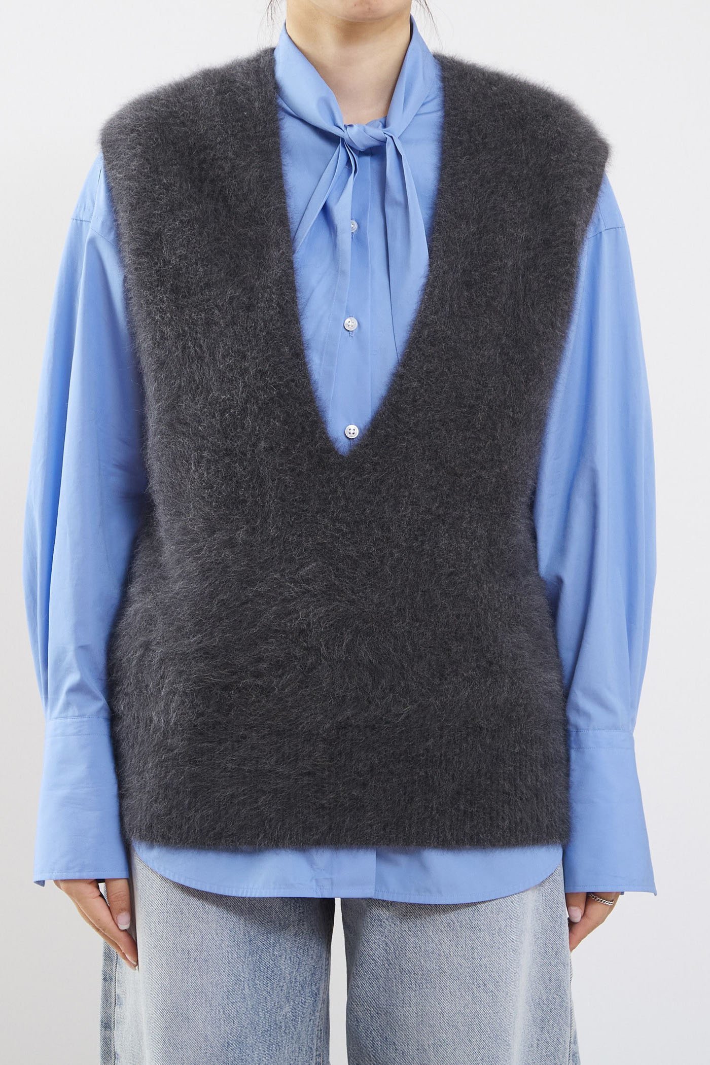 【マルティニーク/martinique】のFOXファーニットジレ 人気、トレンドファッション・服の通販 founy(ファニー) 　ファッション　Fashion　レディースファッション　Fashion for Women　トップス・カットソー　Cut & Sew Tops　ニット　Knit Tops & Sweaters　ベスト&ジレ / 重ね着スタイル　Vests & Gilets　カジュアルプルオーバー・ニットトップス　Pullovers & Knit Tops / Casual Pullovers　2025年　2025　2025-2026秋冬・A/W　Autumn/Winter 2025–26 AW25–26　おすすめ　Recommended / Our Picks　アンゴラ　Angora Knitwear　デニム　Denim, Jeans Material　ロング　Long, Long-Length　エレガント 上品　Elegant　夏　Summer　定番　Standard, Basic Item　秋　Autumn　A/W・秋冬　Autumn/Winter　other-8|ID: prp329100004616897 ipo3291000000033075722