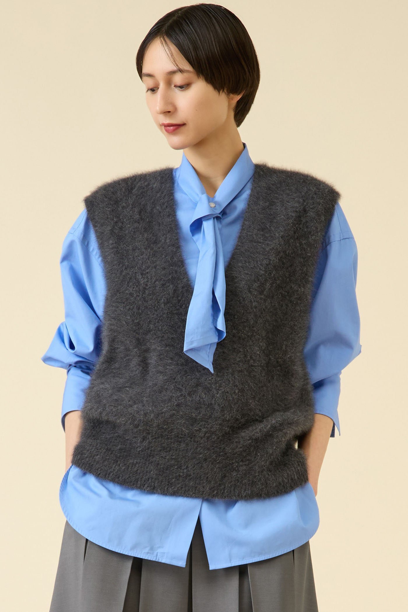 【マルティニーク/martinique】のFOXファーニットジレ インテリア・キッズ・メンズ・レディースファッション・服の通販 founy(ファニー) 　ファッション　Fashion　レディースファッション　Fashion for Women　トップス・カットソー　Cut & Sew Tops　ニット　Knit Tops & Sweaters　ベスト&ジレ / 重ね着スタイル　Vests & Gilets　カジュアルプルオーバー・ニットトップス　Pullovers & Knit Tops / Casual Pullovers　おすすめ　Recommended / Our Picks　アンゴラ　Angora Knitwear　デニム　Denim, Jeans Material　ロング　Long, Long-Length　エレガント 上品　Elegant　夏　Summer　定番　Standard, Basic Item　秋　Autumn　チャコール|ID: prp329100004616897 ipo3291000000036084321