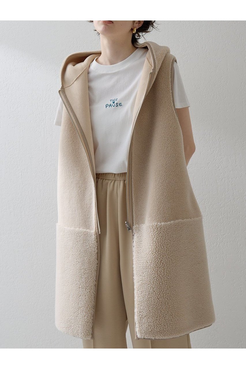 【ウィムガゼット/Whim Gazette】の【THE PAUSE】ボアフードロングジレ インテリア・キッズ・メンズ・レディースファッション・服の通販 founy(ファニー) 　ファッション　Fashion　レディースファッション　Fashion for Women　アウター　Coat / Outerwear Collection　レディースジャケット・軽アウター　Jackets　ジャケット　Jacket, Outerwear　スリット　Slit, Slit Detail　ダブル　Double, Double-Breasted　フェイス　Face, Facial Design　ベスト　Vest, Waistcoat　リバーシブル　Reversible, Two-Sided　新作・新入荷　New Arrivals / New In　秋　Autumn　ライトベージュ|ID: prp329100004617588 ipo3291000000033089152