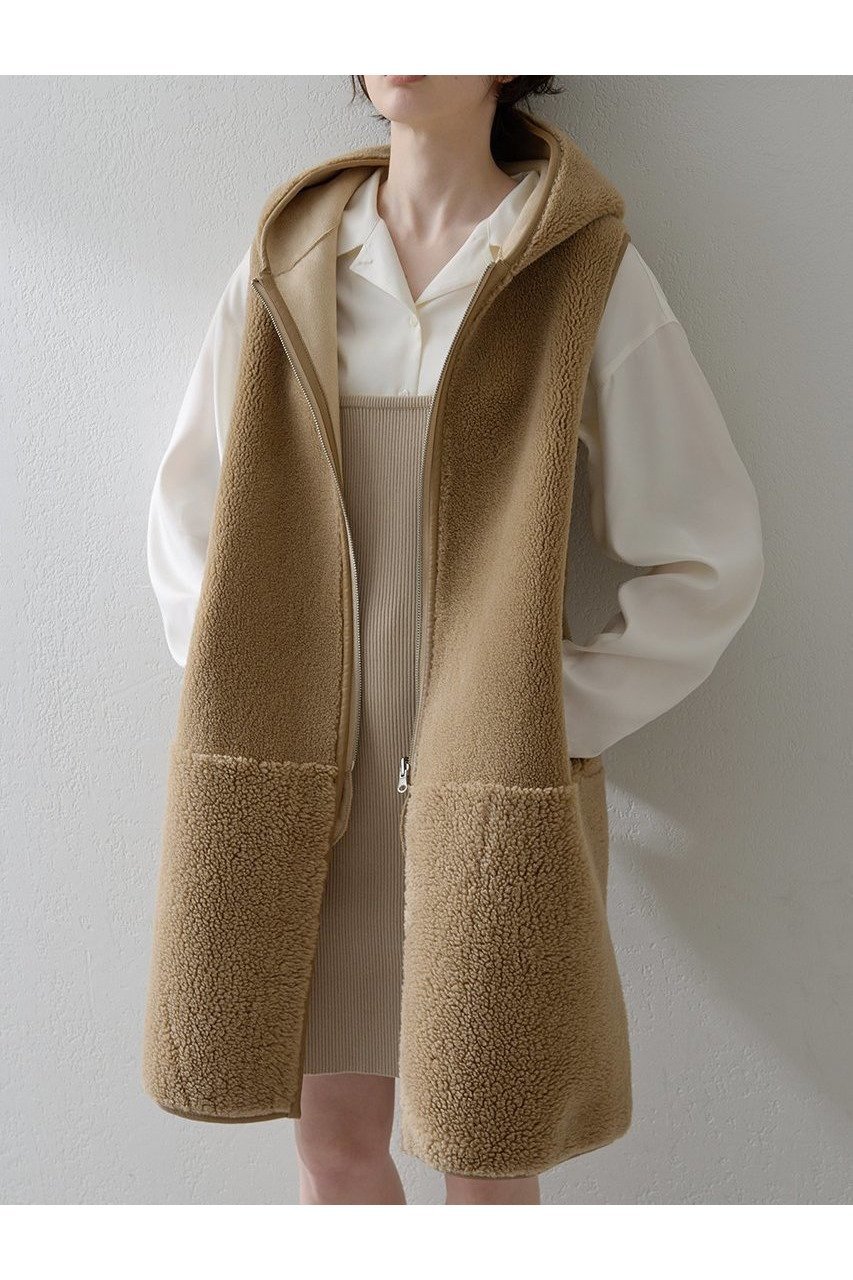 【ウィムガゼット/Whim Gazette】の【THE PAUSE】ボアフードロングジレ インテリア・キッズ・メンズ・レディースファッション・服の通販 founy(ファニー) 　ファッション　Fashion　レディースファッション　Fashion for Women　アウター　Coat / Outerwear Collection　レディースジャケット・軽アウター　Jackets　ジャケット　Jacket, Outerwear　スリット　Slit, Slit Detail　ダブル　Double, Double-Breasted　フェイス　Face, Facial Design　ベスト　Vest, Waistcoat　リバーシブル　Reversible, Two-Sided　新作・新入荷　New Arrivals / New In　秋　Autumn　サンドベージュ|ID: prp329100004617588 ipo3291000000033089153
