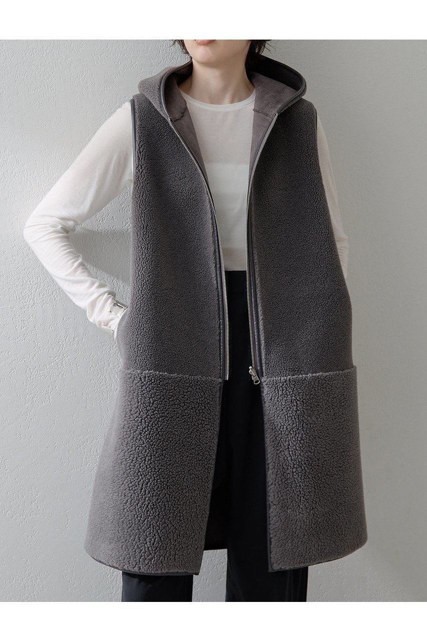 【ウィムガゼット/Whim Gazette】の【THE PAUSE】ボアフードロングジレ インテリア・キッズ・メンズ・レディースファッション・服の通販 founy(ファニー) 　ファッション　Fashion　レディースファッション　Fashion for Women　アウター　Coat / Outerwear Collection　レディースジャケット・軽アウター　Jackets　ジャケット　Jacket, Outerwear　スリット　Slit, Slit Detail　ダブル　Double, Double-Breasted　フェイス　Face, Facial Design　ベスト　Vest, Waistcoat　リバーシブル　Reversible, Two-Sided　新作・新入荷　New Arrivals / New In　秋　Autumn　チャコールグレー|ID: prp329100004617588 ipo3291000000033089154