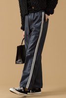 【サードマガジン/THIRD MAGAZINE】のレザーライクラインパンツ 人気、トレンドファッション・服の通販 founy(ファニー) ファッション Fashion レディースファッション Fashion for Women パンツ Pants & Trousers 2025年 2025 2025-2026秋冬・A/W Autumn/Winter 2025–26 AW25–26 センター Center, Center Line リュクス Luxury, Elegant, High-End, Chic エレガント 上品 Elegant A/W・秋冬 Autumn/Winter |ID:prp329100004618157