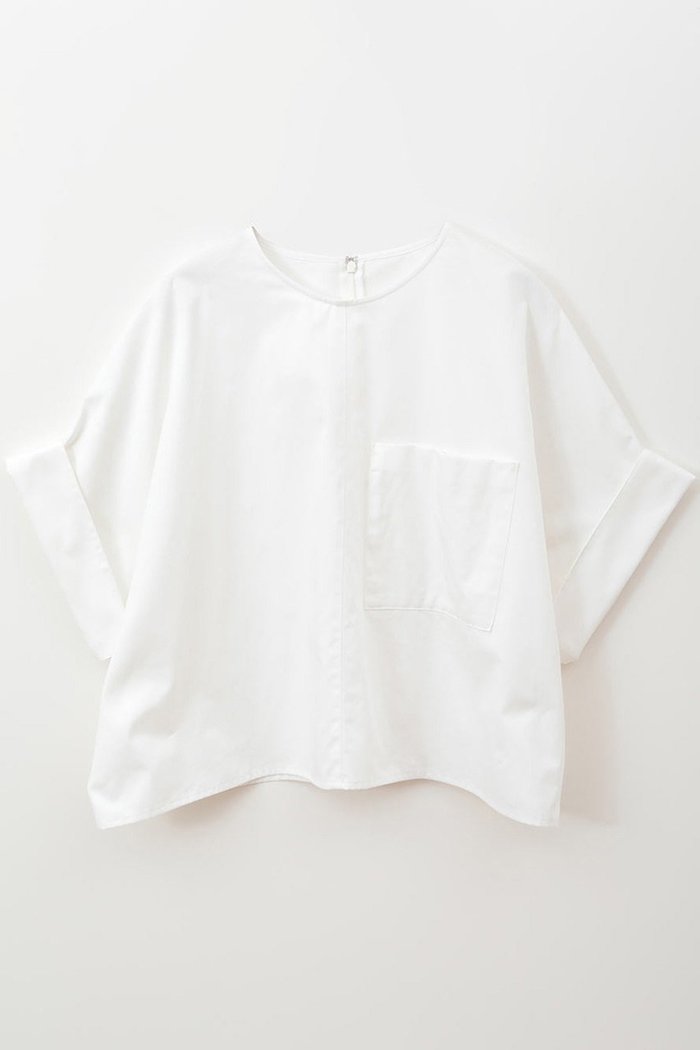 【ハー/HER.】のターンアップカフスブラウス インテリア・キッズ・メンズ・レディースファッション・服の通販 founy(ファニー) https://founy.com/ ファッション Fashion レディースファッション Fashion for Women トップス・カットソー Cut & Sew Tops シャツ・ブラウス・オフィスカジュアル Elegant Blouses & Button-Ups カフス Cuff Design サテン Satin, Glossy Fabric ショート Short, Short Length シンプル Simple, Minimal スリーブ Sleeve, Long Sleeve / Short Sleeve ポケット Pocket, Pocket Detail |ID: prp329100004618612 ipo3291000000033110861