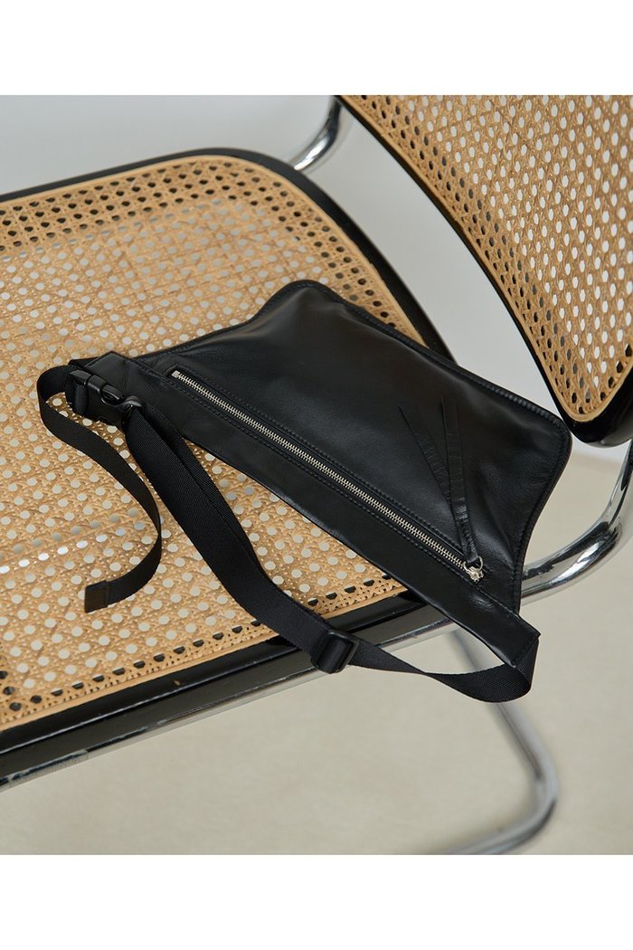 【ウィムガゼット/Whim Gazette】の【Hoaw.】レザーウエストポーチ インテリア・キッズ・メンズ・レディースファッション・服の通販 founy(ファニー) https://founy.com/ ファッション Fashion レディースファッション Fashion for Women ポーチ&ミニバッグ Pouches & Mini Bags バッグ Bags アクセサリー Fashion Accessories シューズ Shoes, Footwear シンプル Simple, Minimal スタイリッシュ Stylish, Fashionable なめらか Smooth, Silky Texture バランス Balance, Style Balance フィット Fit, Slim Fit フォルム Silhouette, Form フラット Flat, Flat Shoes ポーチ Pouch, Small Case エレガント 上品 Elegant |ID: prp329100004620160 ipo3291000000035815642