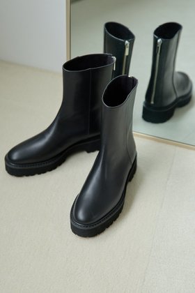 【ウィムガゼット/Whim Gazette】 【Hoaw.】バックZIPショートブーツ人気、トレンドファッション・服の通販 founy(ファニー) ファッション Fashion レディースファッション Fashion for Women バッグ Bags アクセサリー Fashion Accessories シューズ Shoes, Footwear ショート Short, Short Length シンプル Simple, Minimal スタンダード Standard, Basic フォルム Silhouette, Form A/W・秋冬 Autumn/Winter 2025年 2025 2025-2026秋冬・A/W Autumn/Winter 2025–26 AW25–26 |ID:prp329100004620168