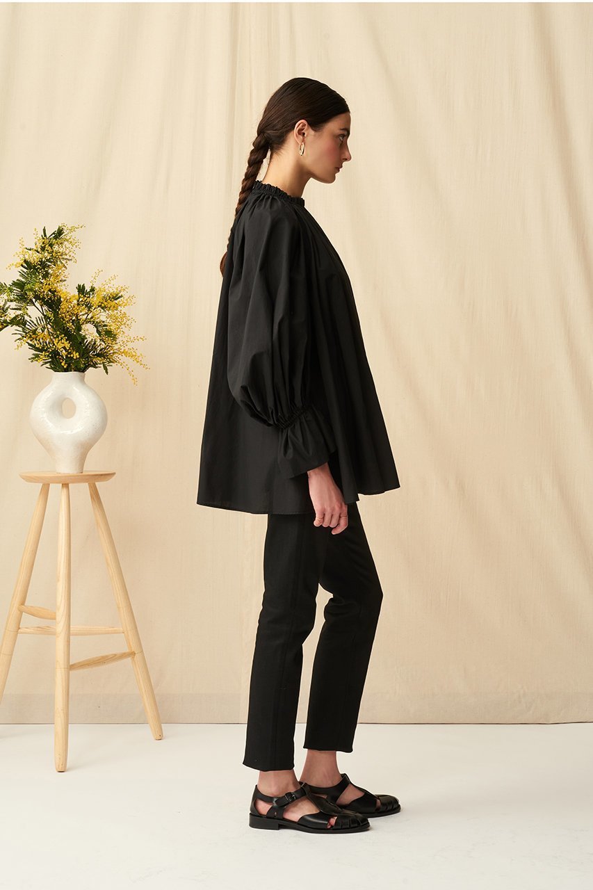 【マリハ/MARIHA】の秋の花のブラウス 人気、トレンドファッション・服の通販 founy(ファニー) 　ファッション　Fashion　レディースファッション　Fashion for Women　トップス・カットソー　Cut & Sew Tops　シャツ・ブラウス・オフィスカジュアル　Elegant Blouses & Button-Ups　カフス　Cuff Design　ギャザー　Gathered, Ruffled　スリーブ　Sleeve, Long Sleeve / Short Sleeve　フリル　Frill, Ruffle　ロング　Long, Long-Length　秋　Autumn　other-8|ID: prp329100004620220 ipo3291000000033590424