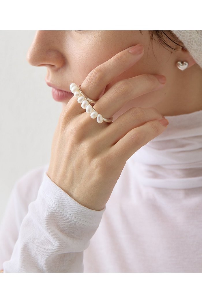 【ウィムガゼット/Whim Gazette】の【Hoaw.】パールダブルリング インテリア・キッズ・メンズ・レディースファッション・服の通販 founy(ファニー) https://founy.com/ ファッション Fashion レディースファッション Fashion for Women ジュエリー Jewelry アクセサリー Fashion Accessories シューズ Shoes, Footwear シルバー Silver, Metallic Silver ダブル Double, Double-Breasted バランス Balance, Style Balance パール Pearl, Pearl Accent フォルム Silhouette, Form モダン Modern, Contemporary エレガント 上品 Elegant |ID: prp329100004621118 ipo3291000000036225571