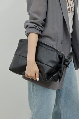 【ガリャルダガランテ/GALLARDAGALANTE】 【2.718】Knot 2WAYバッグ人気、トレンドファッション・服の通販 founy(ファニー) ファッション Fashion レディースファッション Fashion for Women バッグ Bags 2025年 2025 2025-2026秋冬・A/W Autumn/Winter 2025–26 AW25–26 ショルダー Shoulder, Shoulder Strap シルバー Silver, Metallic Silver シンプル Simple, Minimal ポケット Pocket, Pocket Detail リボン Ribbon, Bow A/W・秋冬 Autumn/Winter |ID:prp329100004621125