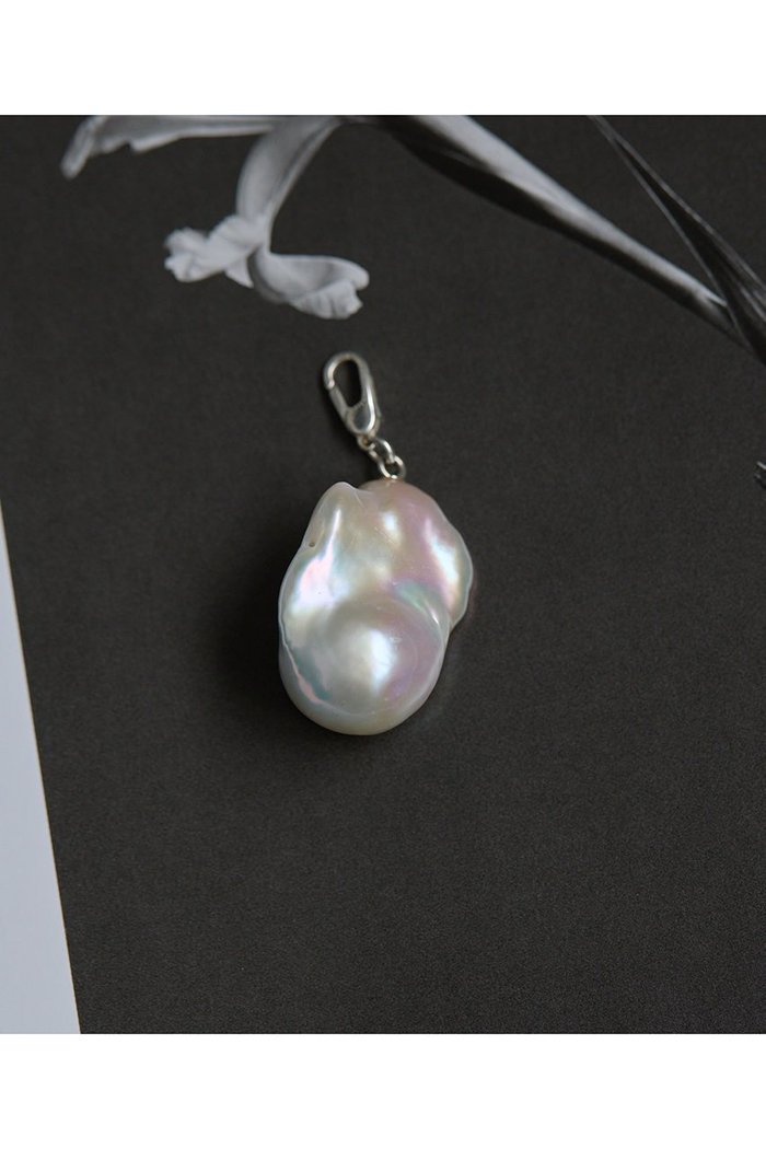 【ウィムガゼット/Whim Gazette】の【Hoaw.】バロックパールチャーム インテリア・キッズ・メンズ・レディースファッション・服の通販 founy(ファニー) https://founy.com/ ファッション Fashion レディースファッション Fashion for Women アクセサリー Fashion Accessories シューズ Shoes, Footwear ジュエリー Jewelry, Accessories チャーム Charm, Pendant 定番 Standard, Basic Item バロック Baroque, Baroque Design パール Pearl, Pearl Accent フォルム Silhouette, Form ラップ Wrap, Wrap Design おすすめ Recommended / Our Picks エレガント 上品 Elegant |ID: prp329100004621129 ipo3291000000036202849