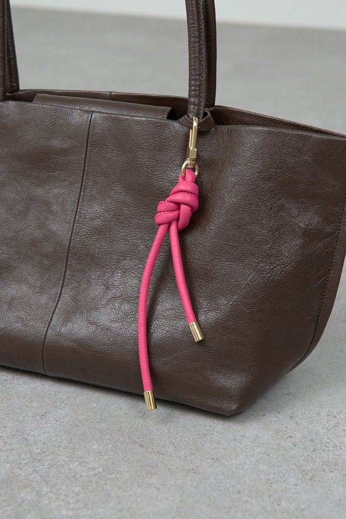 【ガリャルダガランテ/GALLARDAGALANTE】のKNOTキーチャーム インテリア・キッズ・メンズ・レディースファッション・服の通販 founy(ファニー) https://founy.com/ ファッション Fashion レディースファッション Fashion for Women エレガント 上品 Elegant チャーム Charm, Pendant ラップ Wrap, Wrap Design |ID: prp329100004621130 ipo3291000000036225597