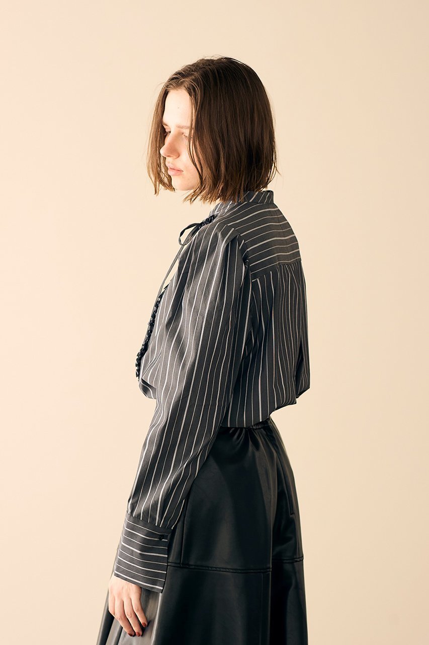 【マリリンムーン/MARILYN MOON】のタックフリルストライプブラウス 人気、トレンドファッション・服の通販 founy(ファニー) 　ファッション　Fashion　レディースファッション　Fashion for Women　トップス・カットソー　Cut & Sew Tops　シャツ・ブラウス・オフィスカジュアル　Elegant Blouses & Button-Ups　オケージョン　Occasion Wear　カフス　Cuff Design　クラシック　Classic, Timeless Style　ショルダー　Shoulder, Shoulder Strap　ストライプ　Stripe, Striped Pattern　スリーブ　Sleeve, Long Sleeve / Short Sleeve　フィット　Fit, Slim Fit　フリル　Frill, Ruffle　モダン　Modern, Contemporary　リボン　Ribbon, Bow　ロング　Long, Long-Length　ビジネス 仕事 通勤　Business / Work / Commuting　other-8|ID: prp329100004621201 ipo3291000000035300679