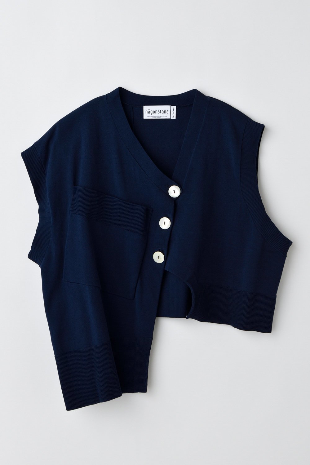 【ナゴンスタンス/nagonstans】の【8/1 12:00販売開始】asymmetry short vest/ベスト インテリア・キッズ・メンズ・レディースファッション・服の通販 founy(ファニー) 　ファッション　Fashion　レディースファッション　Fashion for Women　アウター　Coat / Outerwear Collection　レディースジャケット・軽アウター　Jackets　アシンメトリー　Asymmetrical Style　ショート　Short, Short Length　ジャケット　Jacket, Outerwear　バランス　Balance, Style Balance　ベスト　Vest, Waistcoat　新作・新入荷　New Arrivals / New In　Space|ID: prp329100004621232 ipo3291000000033155451