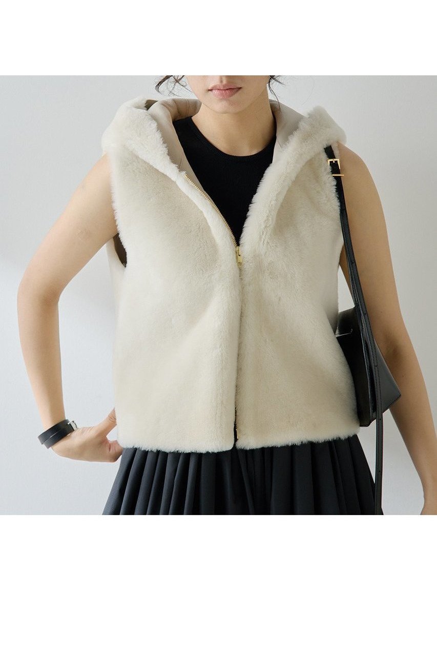 【ウィムガゼット/Whim Gazette】のムートンフードジレ 人気、トレンドファッション・服の通販 founy(ファニー) 　ファッション　Fashion　レディースファッション　Fashion for Women　アウター　Coat / Outerwear Collection　レディースジャケット・軽アウター　Jackets　コンパクト　Compact, Small Size　ジャケット　Jacket, Outerwear　ストレート　Straight, Straight Cut　ベスト　Vest, Waistcoat　A/W・秋冬　Autumn/Winter　エレガント 上品　Elegant　2025年　2025　2025-2026秋冬・A/W　Autumn/Winter 2025–26 AW25–26　 other-1|ID: prp329100004621247 ipo3291000000033155557