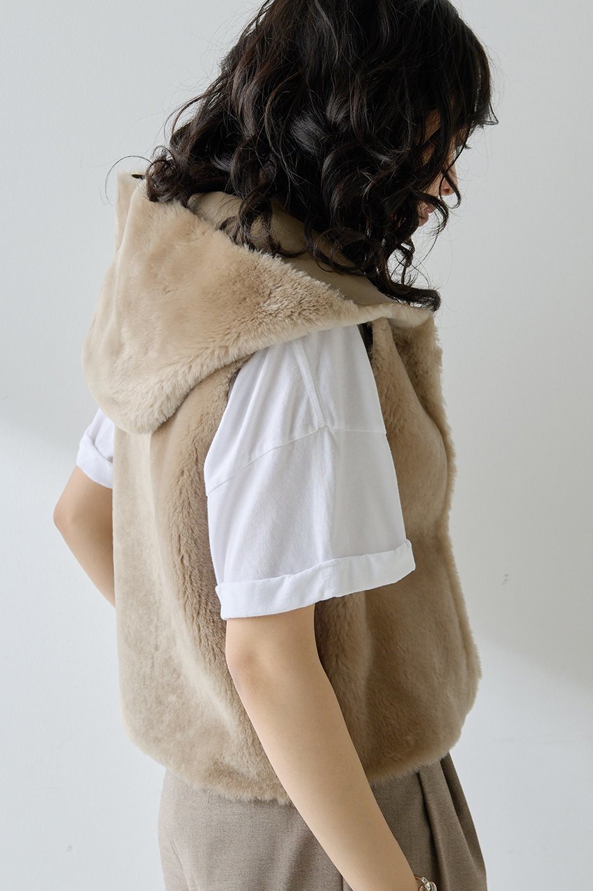 【ウィムガゼット/Whim Gazette】のムートンフードジレ 人気、トレンドファッション・服の通販 founy(ファニー) 　ファッション　Fashion　レディースファッション　Fashion for Women　アウター　Coat / Outerwear Collection　レディースジャケット・軽アウター　Jackets　コンパクト　Compact, Small Size　ジャケット　Jacket, Outerwear　ストレート　Straight, Straight Cut　ベスト　Vest, Waistcoat　A/W・秋冬　Autumn/Winter　エレガント 上品　Elegant　2025年　2025　2025-2026秋冬・A/W　Autumn/Winter 2025–26 AW25–26　other-5|ID: prp329100004621247 ipo3291000000033155569