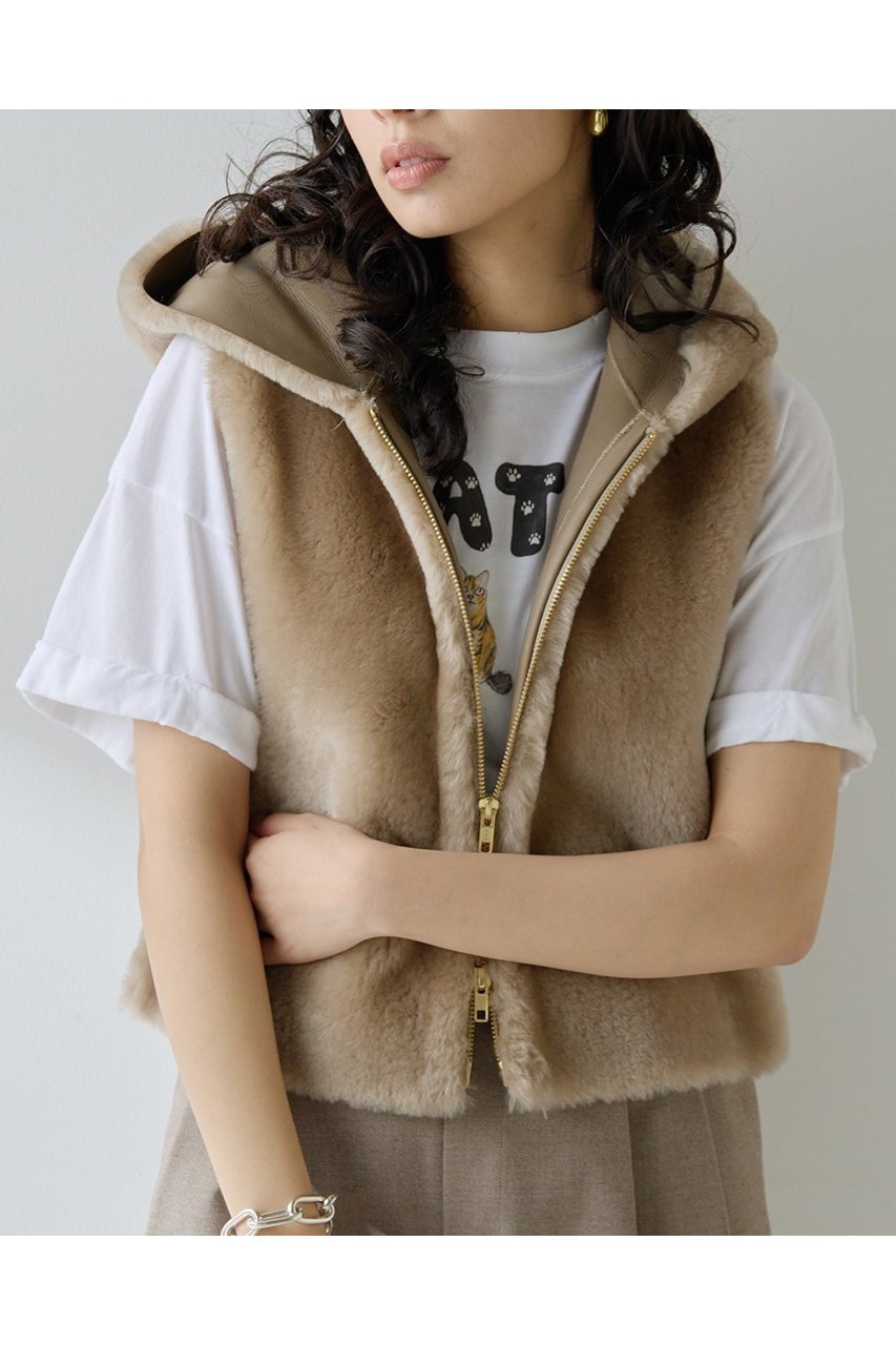 【ウィムガゼット/Whim Gazette】のムートンフードジレ 人気、トレンドファッション・服の通販 founy(ファニー) 　ファッション　Fashion　レディースファッション　Fashion for Women　アウター　Coat / Outerwear Collection　レディースジャケット・軽アウター　Jackets　コンパクト　Compact, Small Size　ジャケット　Jacket, Outerwear　ストレート　Straight, Straight Cut　ベスト　Vest, Waistcoat　A/W・秋冬　Autumn/Winter　エレガント 上品　Elegant　2025年　2025　2025-2026秋冬・A/W　Autumn/Winter 2025–26 AW25–26　other-6|ID: prp329100004621247 ipo3291000000033155570