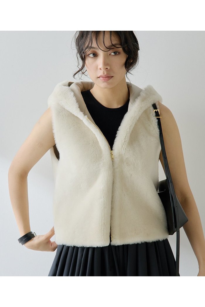 【ウィムガゼット/Whim Gazette】のムートンフードジレ インテリア・キッズ・メンズ・レディースファッション・服の通販 founy(ファニー) https://founy.com/ ファッション Fashion レディースファッション Fashion for Women アウター Coat / Outerwear Collection レディースジャケット・軽アウター Jackets コンパクト Compact, Small Size ジャケット Jacket, Outerwear ストレート Straight, Straight Cut ベスト Vest, Waistcoat A/W・秋冬 Autumn/Winter エレガント 上品 Elegant |ID: prp329100004621247 ipo3291000000035826370