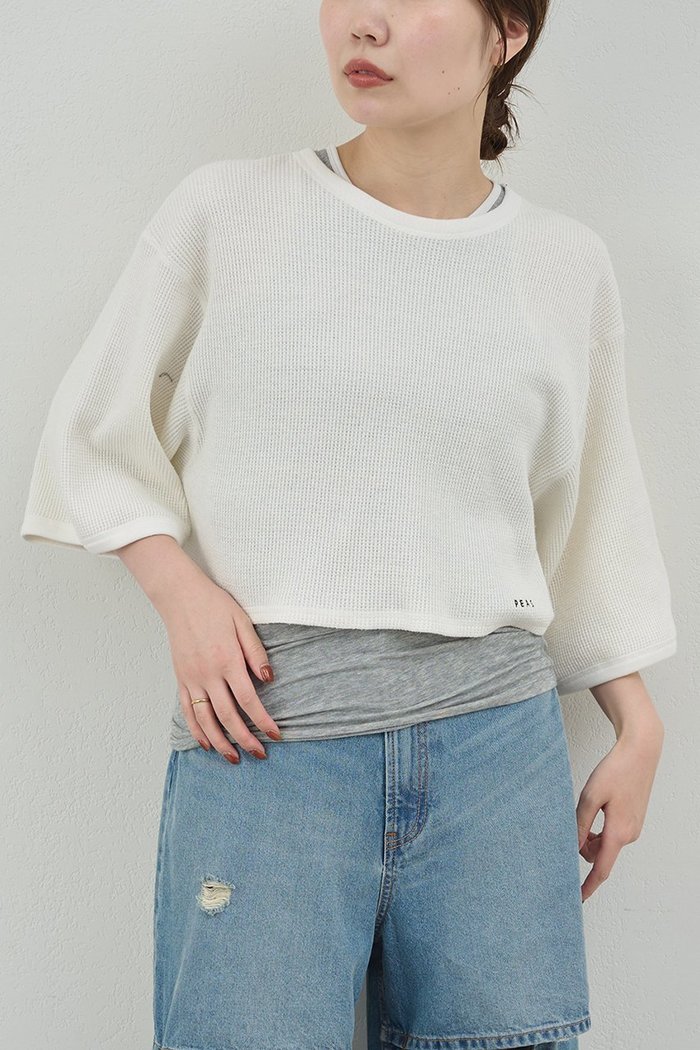 【ガリャルダガランテ/GALLARDAGALANTE】の【PEAS】サーマルクロップドTシャツ インテリア・キッズ・メンズ・レディースファッション・服の通販 founy(ファニー) https://founy.com/ ファッション Fashion レディースファッション Fashion for Women トップス・カットソー Cut & Sew Tops シャツ・ブラウス・オフィスカジュアル Elegant Blouses & Button-Ups ロングTシャツ・Tシャツ Longline T-Shirts & Tees カットソー・ベーシックTシャツ Cut-and-Sewn Tops / Stretch Tees & Basics おすすめ Recommended / Our Picks クロップド Cropped, Short Length ショート Short, Short Length シルク Silk, 100% Silk スリーブ Sleeve, Long Sleeve / Short Sleeve モダン Modern, Contemporary ワッフル Waffle, Waffle Knit |ID: prp329100004622106 ipo3291000000036131727