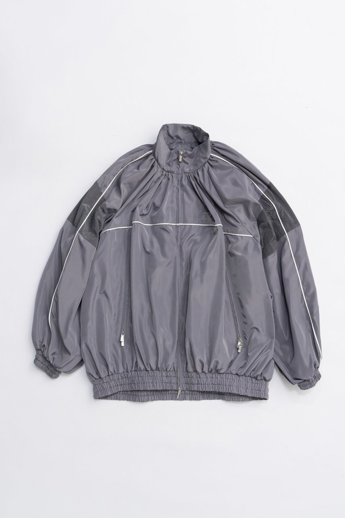 【プランク プロジェクト/PRANK PROJECT】のボリュームギャザートラックブルゾン / Volume Gathered Trucker Blouson インテリア・キッズ・メンズ・レディースファッション・服の通販 founy(ファニー) https://founy.com/ ファッション Fashion レディースファッション Fashion for Women アウター Coat / Outerwear Collection レディースジャケット・軽アウター Jackets ブルゾンジャケット・スポーティアウター Blouson Jackets 2025年 2025 2025-2026秋冬・A/W Autumn/Winter 2025–26 AW25–26 ギャザー Gathered, Ruffled ジャケット Jacket, Outerwear タフタ Taffeta, Structured Fabric バランス Balance, Style Balance ブルゾン Blouson, Bomber Jacket ボトム Bottoms, Lower Wear リップ Lip, Lip Motif 今季 This Season, Current Season A/W・秋冬 Autumn/Winter |ID: prp329100004622159 ipo3291000000033169908