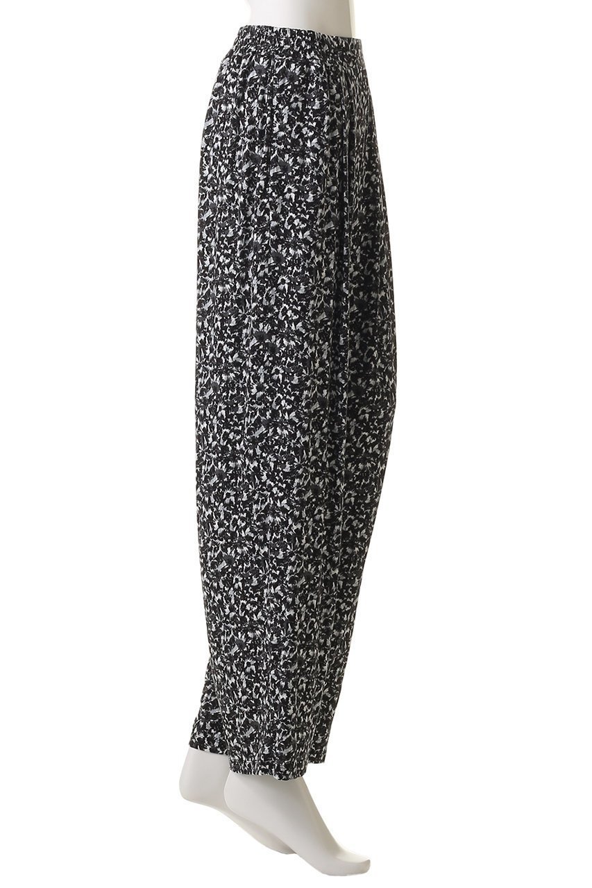 【スリー ドッツ/three dots】のトラベルライン パンツ 人気、トレンドファッション・服の通販 founy(ファニー) 　ファッション　Fashion　レディースファッション　Fashion for Women　パンツ　Pants & Trousers　2025年　2025　2025-2026秋冬・A/W　Autumn/Winter 2025–26 AW25–26　とろみ　Fluid, Flowy Fabric　コクーン　Cocoon, Cocoon Silhouette　シンプル　Simple, Minimal　セットアップ　Set-Up, Coordinated Outfit　トラベル　Travel, Travel Gear　フラワー　Flower, Floral　プリント　Print, Printed Pattern　モノトーン　Monotone, Black and White　エレガント 上品　Elegant　A/W・秋冬　Autumn/Winter　other-3|ID: prp329100004624120 ipo3291000000033202747