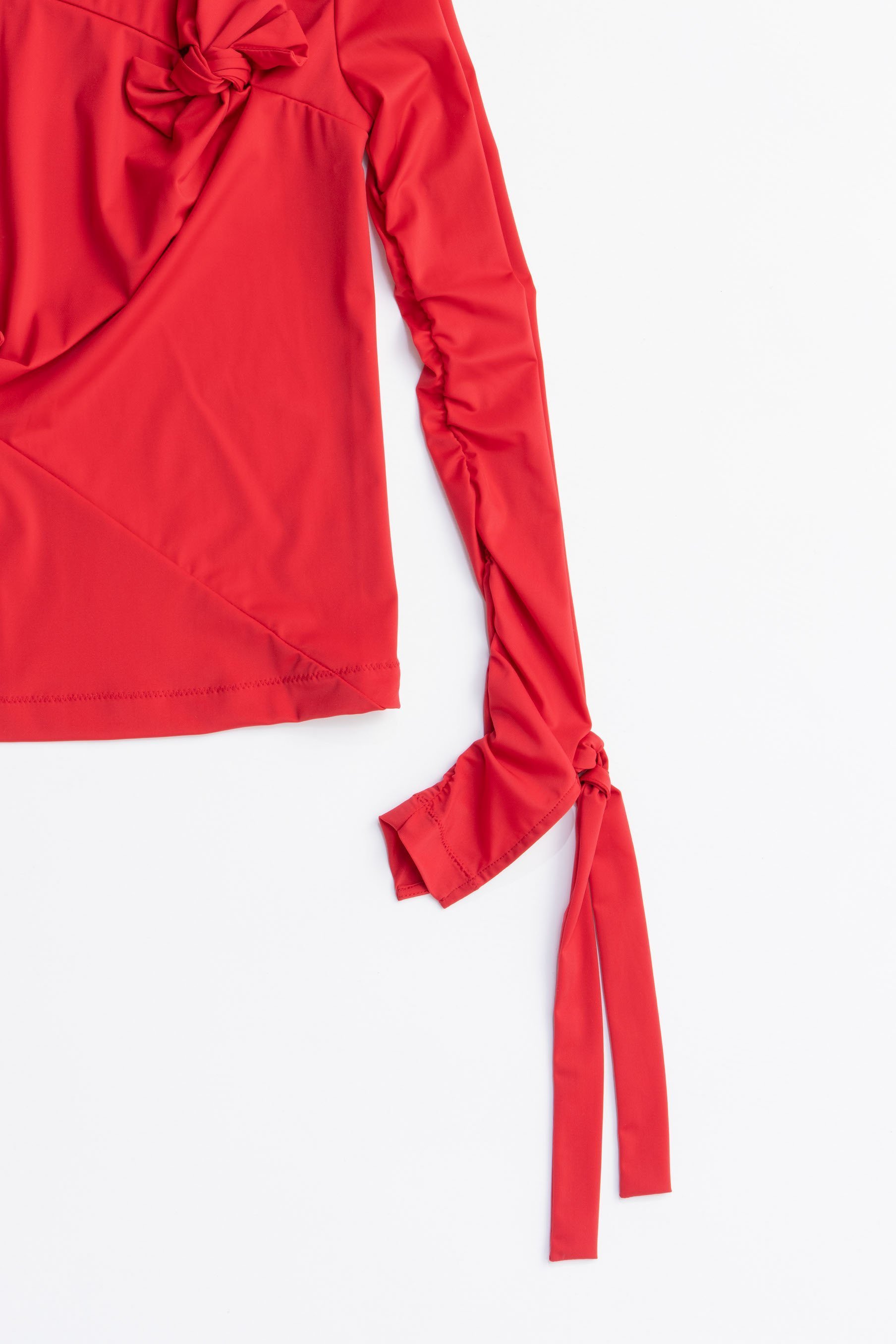 【プランク プロジェクト/PRANK PROJECT】のノットシャーリングトップ / Knot Sharing Top 人気、トレンドファッション・服の通販 founy(ファニー) 　ファッション　Fashion　レディースファッション　Fashion for Women　トップス・カットソー　Cut & Sew Tops　シャツ・ブラウス・オフィスカジュアル　Elegant Blouses & Button-Ups　ロングTシャツ・Tシャツ　Longline T-Shirts & Tees　カットソー・ベーシックTシャツ　Cut-and-Sewn Tops / Stretch Tees & Basics　2025年　2025　2025-2026秋冬・A/W　Autumn/Winter 2025–26 AW25–26　カットソー　Cut and Sewn Top　スポーティ　Sporty, Casual Athletic　スリーブ　Sleeve, Long Sleeve / Short Sleeve　リボン　Ribbon, Bow　ロング　Long, Long-Length　A/W・秋冬　Autumn/Winter　other-3|ID: prp329100004624638 ipo3291000000033215908
