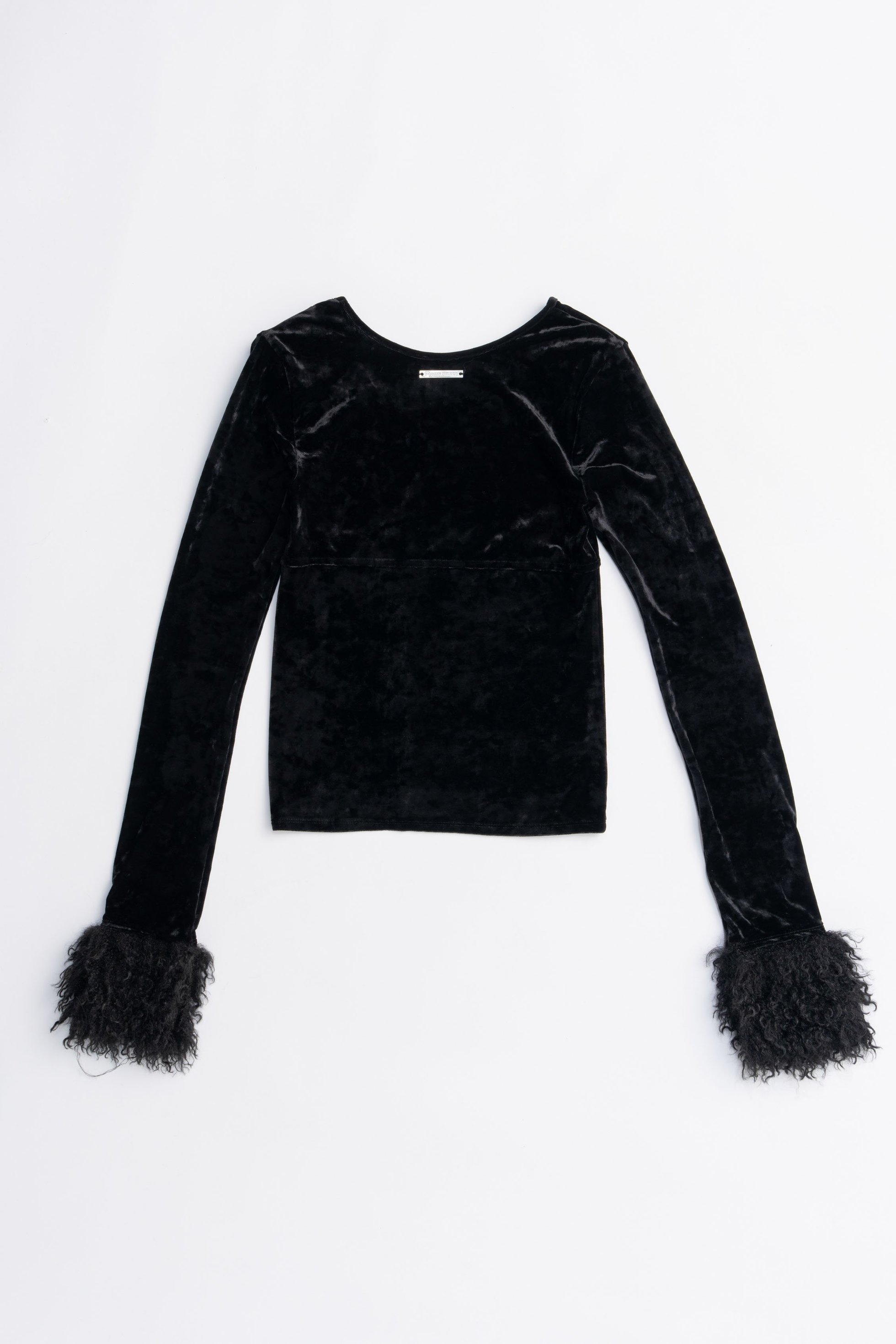 【プランク プロジェクト/PRANK PROJECT】のファースリーブベロアトップ / Fur Sleeve Velour Top インテリア・キッズ・メンズ・レディースファッション・服の通販 founy(ファニー) 　ファッション　Fashion　レディースファッション　Fashion for Women　トップス・カットソー　Cut & Sew Tops　シャツ・ブラウス・オフィスカジュアル　Elegant Blouses & Button-Ups　ロングTシャツ・Tシャツ　Longline T-Shirts & Tees　カットソー・ベーシックTシャツ　Cut-and-Sewn Tops / Stretch Tees & Basics　ベロアトップス　Velour Tops / Velvet-Look Items　2025年　2025　2025-2026秋冬・A/W　Autumn/Winter 2025–26 AW25–26　おすすめ　Recommended / Our Picks　コンシャス　Conscious, Bodycon　シンプル　Simple, Minimal　ジャケット　Jacket, Outerwear　スリーブ　Sleeve, Long Sleeve / Short Sleeve　フェイクファー　Faux Fur, Imitation Fur　ベロア　Velour, Soft Velvet　ロング　Long, Long-Length　A/W・秋冬　Autumn/Winter　BLK(ブラック)|ID: prp329100004624650 ipo3291000000033215999