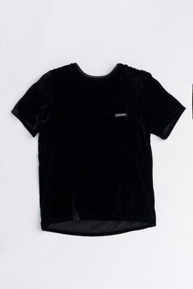 【プランク プロジェクト/PRANK PROJECT】のショルダーギャザーベロアTシャツ / Shoulder Gathered Velour T-Shirt 人気、トレンドファッション・服の通販 founy(ファニー) ファッション Fashion レディースファッション Fashion for Women トップス・カットソー Cut & Sew Tops シャツ・ブラウス・オフィスカジュアル Elegant Blouses & Button-Ups ロングTシャツ・Tシャツ Longline T-Shirts & Tees カットソー・ベーシックTシャツ Cut-and-Sewn Tops / Stretch Tees & Basics ベロアトップス Velour Tops / Velvet-Look Items 2025年 2025 2025-2026秋冬・A/W Autumn/Winter 2025–26 AW25–26 エレガント 上品 Elegant クラッシュ Distressed, Crashed Style ショート Short, Short Length シンプル Simple, Minimal スリーブ Sleeve, Long Sleeve / Short Sleeve デニム Denim, Jeans Material フェイクレザー Faux Leather, PU Leather ベロア Velour, Soft Velvet メタル Metal, Metal Parts 夏 Summer 秋 Autumn A/W・秋冬 Autumn/Winter |ID:prp329100004624656