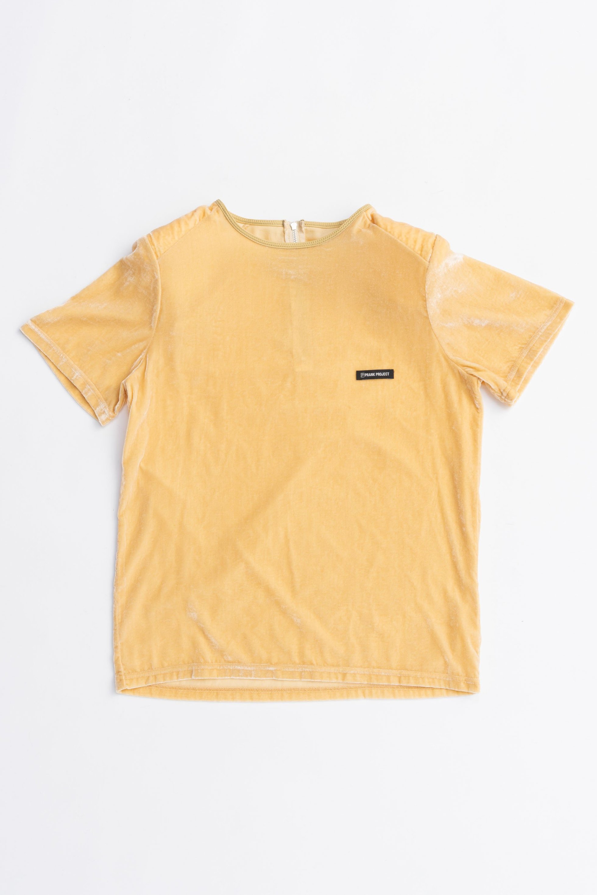 【プランク プロジェクト/PRANK PROJECT】のショルダーギャザーベロアTシャツ / Shoulder Gathered Velour T-Shirt インテリア・キッズ・メンズ・レディースファッション・服の通販 founy(ファニー) 　ファッション　Fashion　レディースファッション　Fashion for Women　トップス・カットソー　Cut & Sew Tops　シャツ・ブラウス・オフィスカジュアル　Elegant Blouses & Button-Ups　ロングTシャツ・Tシャツ　Longline T-Shirts & Tees　カットソー・ベーシックTシャツ　Cut-and-Sewn Tops / Stretch Tees & Basics　ベロアトップス　Velour Tops / Velvet-Look Items　2025年　2025　2025-2026秋冬・A/W　Autumn/Winter 2025–26 AW25–26　エレガント 上品　Elegant　クラッシュ　Distressed, Crashed Style　ショート　Short, Short Length　シンプル　Simple, Minimal　スリーブ　Sleeve, Long Sleeve / Short Sleeve　デニム　Denim, Jeans Material　フェイクレザー　Faux Leather, PU Leather　ベロア　Velour, Soft Velvet　メタル　Metal, Metal Parts　夏　Summer　秋　Autumn　A/W・秋冬　Autumn/Winter　YEL(イエロー)|ID: prp329100004624656 ipo3291000000033216047