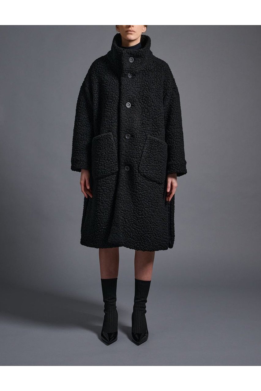 【コグ ザビッグスモーク/COGTHEBIGSMOKE】の【8/1 0:00販売開始】57 MARILYN COAT 人気、トレンドファッション・服の通販 founy(ファニー) 　ファッション　Fashion　レディースファッション　Fashion for Women　アウター　Coat / Outerwear Collection　コート・ロングコート・ピーコート　Long Coats, Peacoats & More　2025年　2025　2025-2026秋冬・A/W　Autumn/Winter 2025–26 AW25–26　キルティング　Quilted, Quilting　スタンド　Stand Collar, Upright Stand　スリット　Slit, Slit Detail　モコモコ　Fuzzy, Fluffy　ロング　Long, Long-Length　エレガント 上品　Elegant　A/W・秋冬　Autumn/Winter　other-8|ID: prp329100004625444 ipo3291000000033230366
