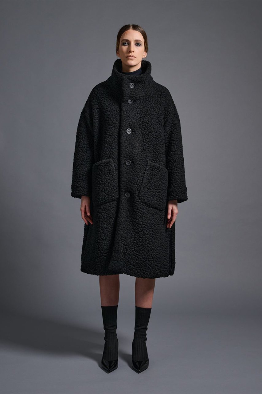 【コグ ザビッグスモーク/COGTHEBIGSMOKE】の57 MARILYN COAT 人気、トレンドファッション・服の通販 founy(ファニー) 　ファッション　Fashion　レディースファッション　Fashion for Women　アウター　Coat / Outerwear Collection　コート・ロングコート・ピーコート　Long Coats, Peacoats & More　キルティング　Quilted, Quilting　スタンド　Stand Collar, Upright Stand　スリット　Slit, Slit Detail　モコモコ　Fuzzy, Fluffy　ロング　Long, Long-Length　エレガント 上品　Elegant　再入荷　Restock / Back in Stock　other-8|ID: prp329100004625444 ipo3291000000035526687