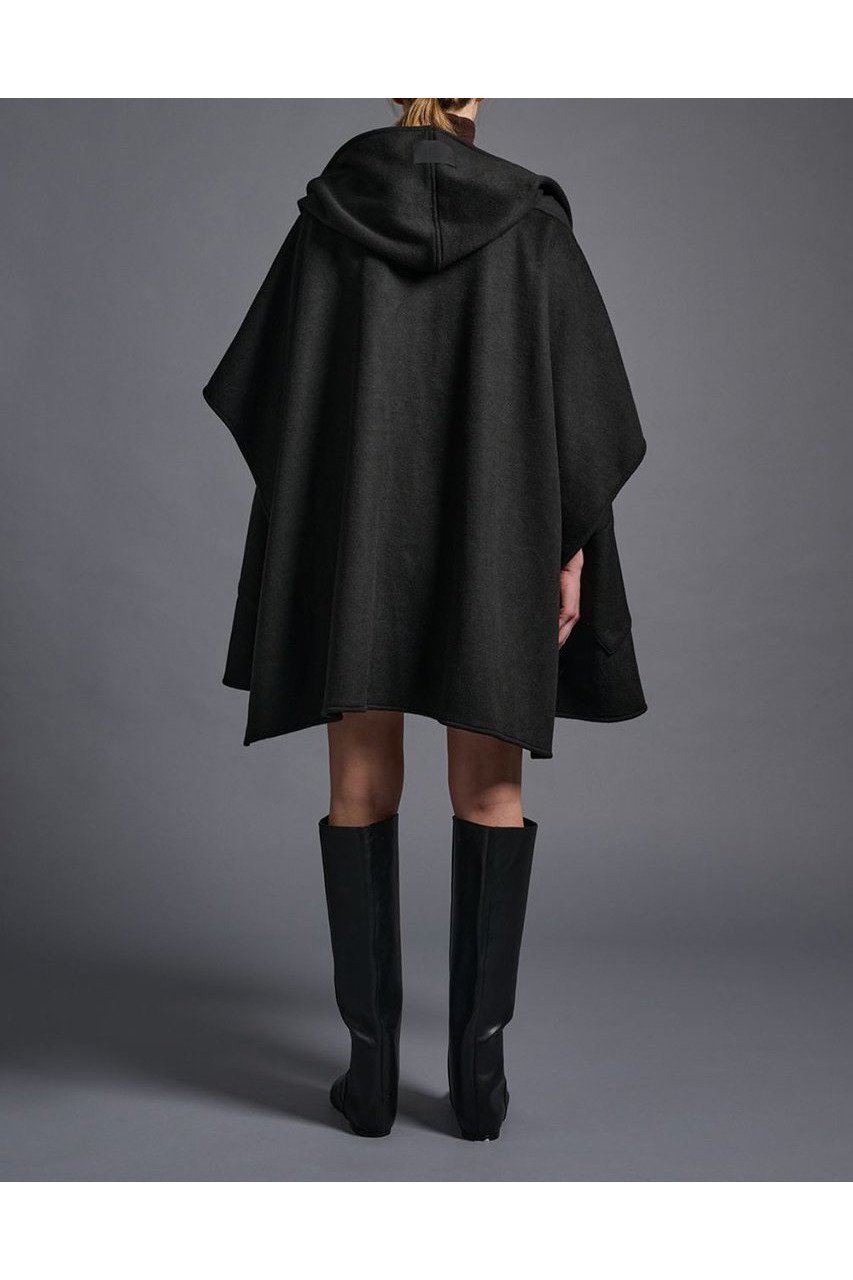 【コグ ザビッグスモーク/COGTHEBIGSMOKE】の【8/1 0:00販売開始】15 GITTY HOODED CAPE 人気、トレンドファッション・服の通販 founy(ファニー) 　ファッション　Fashion　レディースファッション　Fashion for Women　アウター　Coat / Outerwear Collection　コート・ロングコート・ピーコート　Long Coats, Peacoats & More　2025年　2025　2025-2026秋冬・A/W　Autumn/Winter 2025–26 AW25–26　エレガント 上品　Elegant　ショート　Short, Short Length　ショール　Shawl, Wrap　シンプル　Simple, Minimal　ドット　Polka Dot, Dot Pattern　パターン　Pattern, Design Print　ポケット　Pocket, Pocket Detail　ポンチョ　Poncho, Cape Style　A/W・秋冬　Autumn/Winter　other-8|ID: prp329100004625446 ipo3291000000033230385
