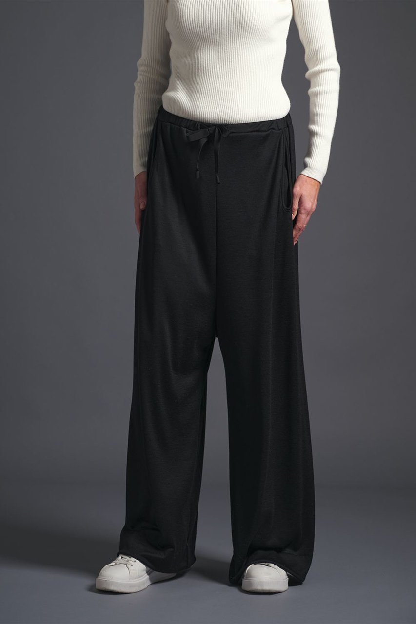 【コグ ザビッグスモーク/COGTHEBIGSMOKE】の【8/1 0:00販売開始】40 ALISON TROUSERS 人気、トレンドファッション・服の通販 founy(ファニー) 　ファッション　Fashion　レディースファッション　Fashion for Women　パンツ　Pants & Trousers　2025年　2025　2025-2026秋冬・A/W　Autumn/Winter 2025–26 AW25–26　カットソー　Cut and Sewn Top　コンパクト　Compact, Small Size　ストレッチ　Stretch, Stretchy Fabric　ドローストリング　Drawstring, Pull Cord　バランス　Balance, Style Balance　ビッグ　Big, Oversized　リラックス　Relax, Relaxed Fit　A/W・秋冬　Autumn/Winter　other-6|ID: prp329100004625465 ipo3291000000033230561