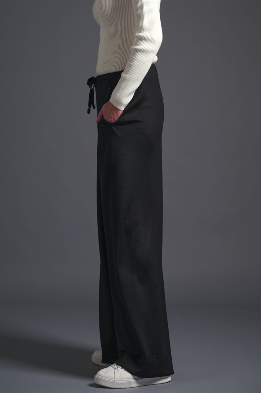 【コグ ザビッグスモーク/COGTHEBIGSMOKE】の【8/1 0:00販売開始】40 ALISON TROUSERS 人気、トレンドファッション・服の通販 founy(ファニー) 　ファッション　Fashion　レディースファッション　Fashion for Women　パンツ　Pants & Trousers　2025年　2025　2025-2026秋冬・A/W　Autumn/Winter 2025–26 AW25–26　カットソー　Cut and Sewn Top　コンパクト　Compact, Small Size　ストレッチ　Stretch, Stretchy Fabric　ドローストリング　Drawstring, Pull Cord　バランス　Balance, Style Balance　ビッグ　Big, Oversized　リラックス　Relax, Relaxed Fit　A/W・秋冬　Autumn/Winter　other-7|ID: prp329100004625465 ipo3291000000033230562