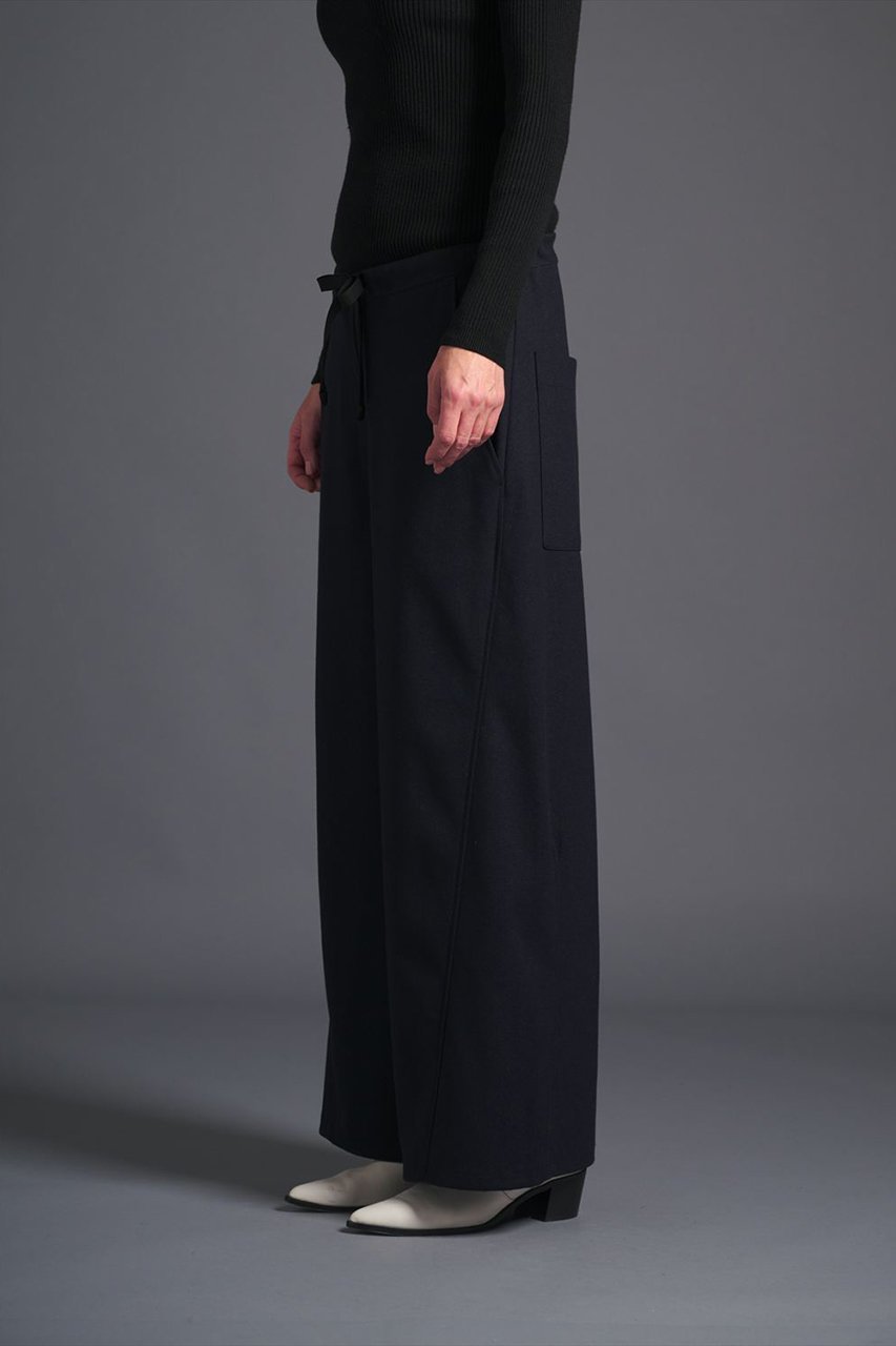 【コグ ザビッグスモーク/COGTHEBIGSMOKE】の【8/1 0:00販売開始】25 MERCY BARREL TROUSERS 人気、トレンドファッション・服の通販 founy(ファニー) 　ファッション　Fashion　レディースファッション　Fashion for Women　パンツ　Pants & Trousers　2025年　2025　2025-2026秋冬・A/W　Autumn/Winter 2025–26 AW25–26　カッティング　Cutting Detail　ドローストリング　Drawstring, Pull Cord　ポケット　Pocket, Pocket Detail　エレガント 上品　Elegant　A/W・秋冬　Autumn/Winter　other-7|ID: prp329100004625469 ipo3291000000033230600