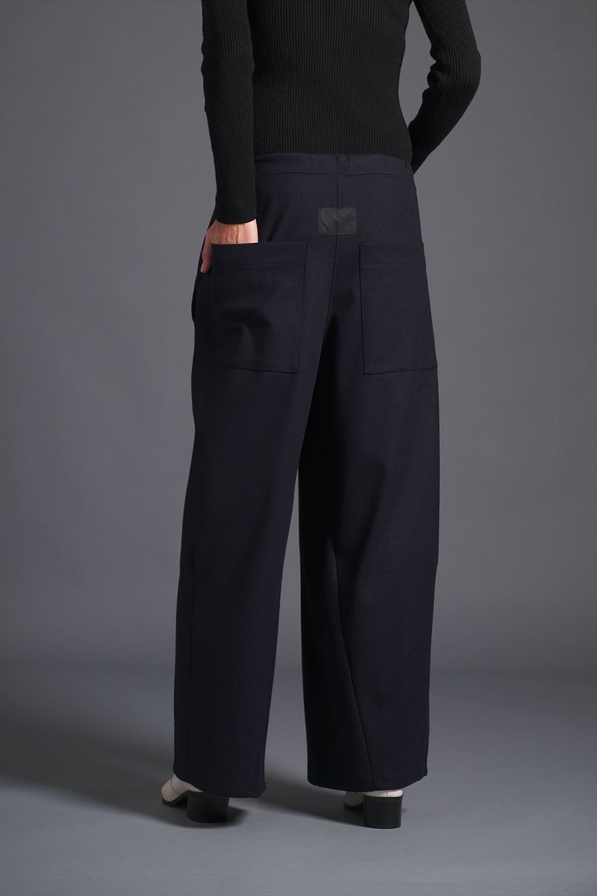 【コグ ザビッグスモーク/COGTHEBIGSMOKE】の【8/1 0:00販売開始】25 MERCY BARREL TROUSERS 人気、トレンドファッション・服の通販 founy(ファニー) 　ファッション　Fashion　レディースファッション　Fashion for Women　パンツ　Pants & Trousers　2025年　2025　2025-2026秋冬・A/W　Autumn/Winter 2025–26 AW25–26　カッティング　Cutting Detail　ドローストリング　Drawstring, Pull Cord　ポケット　Pocket, Pocket Detail　エレガント 上品　Elegant　A/W・秋冬　Autumn/Winter　other-8|ID: prp329100004625469 ipo3291000000033230601