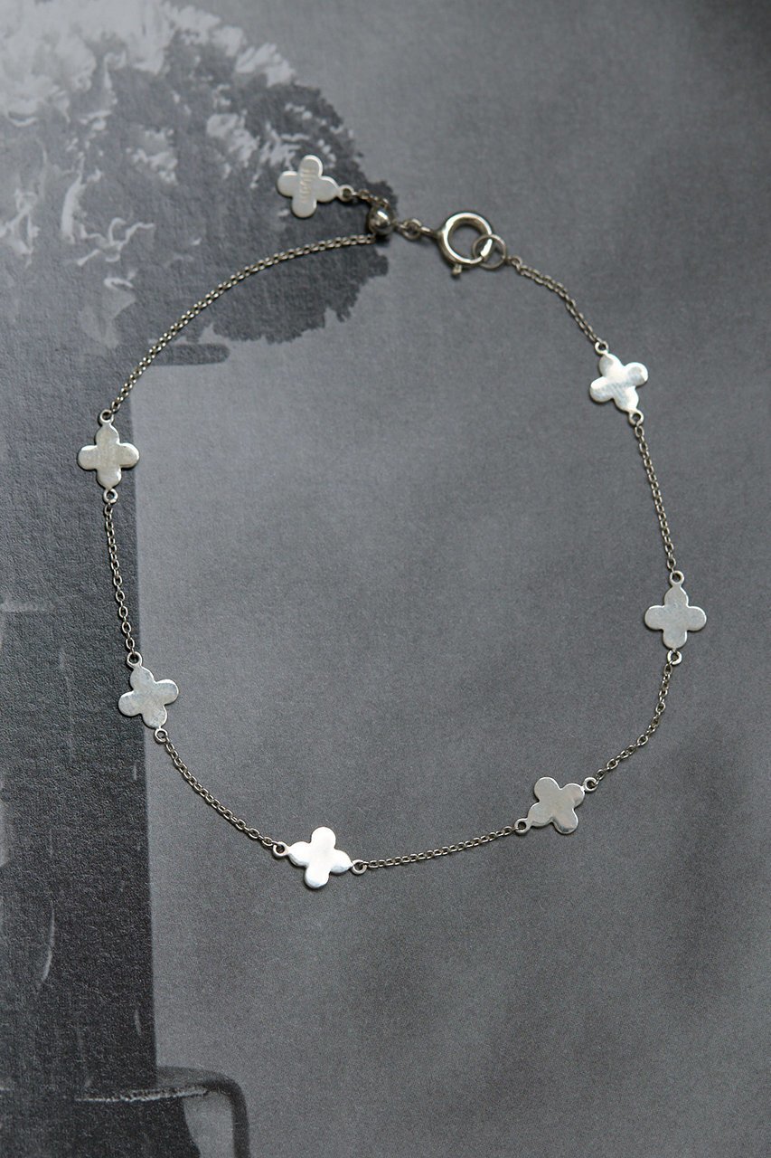 【ウィムガゼット/Whim Gazette】の【Hoaw.】Flower Chain ブレスレット 人気、トレンドファッション・服の通販 founy(ファニー) 　ファッション　Fashion　レディースファッション　Fashion for Women　ジュエリー　Jewelry　チェーン＆カフブレスレット　Cuff & Chain Bracelets　バングル・カフブレスレット　Bangles & Cuff Bracelets　アクセサリー　Fashion Accessories　シューズ　Shoes, Footwear　シルバー　Silver, Metallic Silver　スタンダード　Standard, Basic　チェーン　Chain, Chain Strap　ネックレス　Necklace, Pendant Necklace　フラワー　Flower, Floral　ブレスレット　Bracelet, Wristband　おすすめ　Recommended / Our Picks　エレガント 上品　Elegant　other-3|ID: prp329100004626268 ipo3291000000035663737