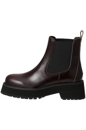 【ランバン オン ブルー/LANVIN en Bleu】のレザーサイドゴアブーツ 人気、トレンドファッション・服の通販 founy(ファニー) ファッション Fashion レディースファッション Fashion for Women 2025年 2025 2025-2026秋冬・A/W Autumn/Winter 2025–26 AW25–26 シンプル Simple, Minimal スタイリッシュ Stylish, Fashionable ミドル Middle Length, Mid Height 定番 Standard, Basic Item A/W・秋冬 Autumn/Winter |ID:prp329100004626298