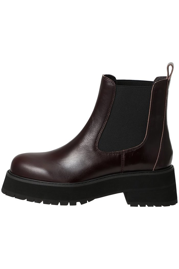 【ランバン オン ブルー/LANVIN en Bleu】のレザーサイドゴアブーツ インテリア・キッズ・メンズ・レディースファッション・服の通販 founy(ファニー) https://founy.com/ ファッション Fashion レディースファッション Fashion for Women ショート Short, Short Length シンプル Simple, Minimal スタイリッシュ Stylish, Fashionable 定番 Standard, Basic Item |ID: prp329100004626298 ipo3291000000035663781