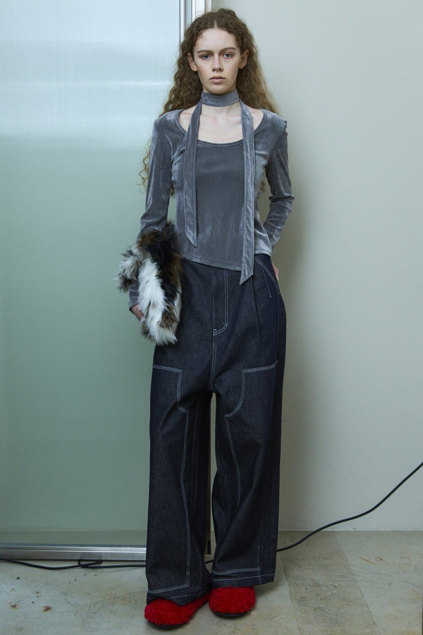 【メゾンスペシャル/MAISON SPECIAL】のSheer Velour Asymmetrical Tops/シアーベロアアシメトップス 人気、トレンドファッション・服の通販 founy(ファニー) 　ファッション　Fashion　レディースファッション　Fashion for Women　トップス・カットソー　Cut & Sew Tops　シャツ・ブラウス・オフィスカジュアル　Elegant Blouses & Button-Ups　ロングTシャツ・Tシャツ　Longline T-Shirts & Tees　カットソー・ベーシックTシャツ　Cut-and-Sewn Tops / Stretch Tees & Basics　ベロアトップス　Velour Tops / Velvet-Look Items　2025年　2025　2025-2026秋冬・A/W　Autumn/Winter 2025–26 AW25–26　スクエア　Square, Square Shape　スリット　Slit, Slit Detail　スリーブ　Sleeve, Long Sleeve / Short Sleeve　デコルテ　Décolleté, Neckline　ベロア　Velour, Soft Velvet　ロング　Long, Long-Length　A/W・秋冬　Autumn/Winter　other-3|ID: prp329100004626360 ipo3291000000033244332