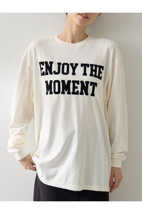 【ウィムガゼット/Whim Gazette】のフロッキープリントロングTシャツ 人気、トレンドファッション・服の通販 founy(ファニー) ファッション Fashion レディースファッション Fashion for Women トップス・カットソー Cut & Sew Tops シャツ・ブラウス・オフィスカジュアル Elegant Blouses & Button-Ups ロングTシャツ・Tシャツ Longline T-Shirts & Tees カットソー・ベーシックTシャツ Cut-and-Sewn Tops / Stretch Tees & Basics 2025年 2025 2025-2026秋冬・A/W Autumn/Winter 2025–26 AW25–26 インナー Innerwear カットソー Cut and Sewn Top ジャケット Jacket, Outerwear スリーブ Sleeve, Long Sleeve / Short Sleeve トレンド Trend, Trending Now ロング Long, Long-Length エレガント 上品 Elegant A/W・秋冬 Autumn/Winter |ID:prp329100004626381