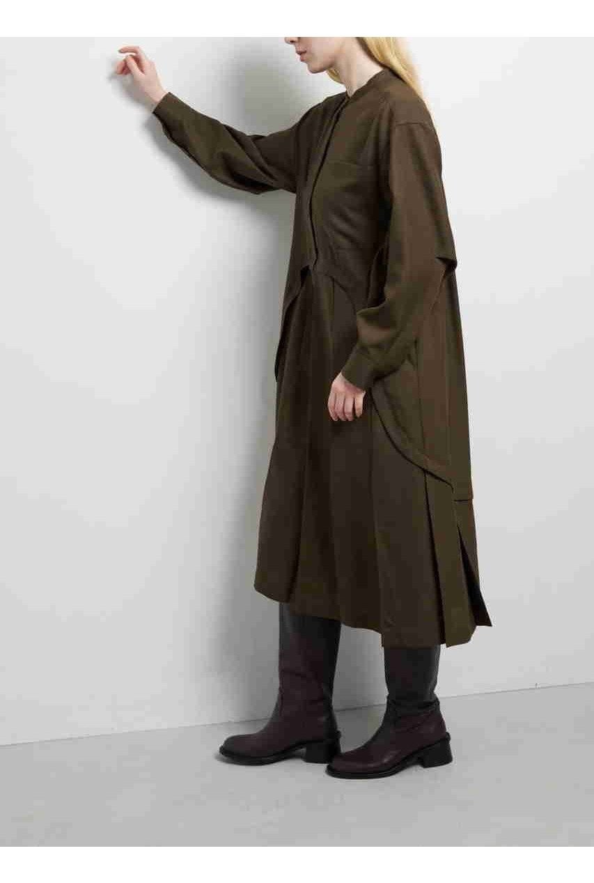 【ランバン オン ブルー/LANVIN en Bleu】のプリーツコンビシャツワンピース 人気、トレンドファッション・服の通販 founy(ファニー) 　ファッション　Fashion　レディースファッション　Fashion for Women　ワンピース　Dresses　シャツワンピース / 1枚で着映えコーデ　Shirt Dresses　チュニック　Tunic Tops & Dresses　2025年　2025　2025-2026秋冬・A/W　Autumn/Winter 2025–26 AW25–26　クラシック　Classic, Timeless Style　シルク　Silk, 100% Silk　スタンド　Stand Collar, Upright Stand　チュニック　Tunic, Long Top　ドッキング　Docking, Mixed Material　プリーツ　Pleats, Pleated　リラックス　Relax, Relaxed Fit　ロング　Long, Long-Length　エレガント 上品　Elegant　A/W・秋冬　Autumn/Winter　other-3|ID: prp329100004626396 ipo3291000000033244636