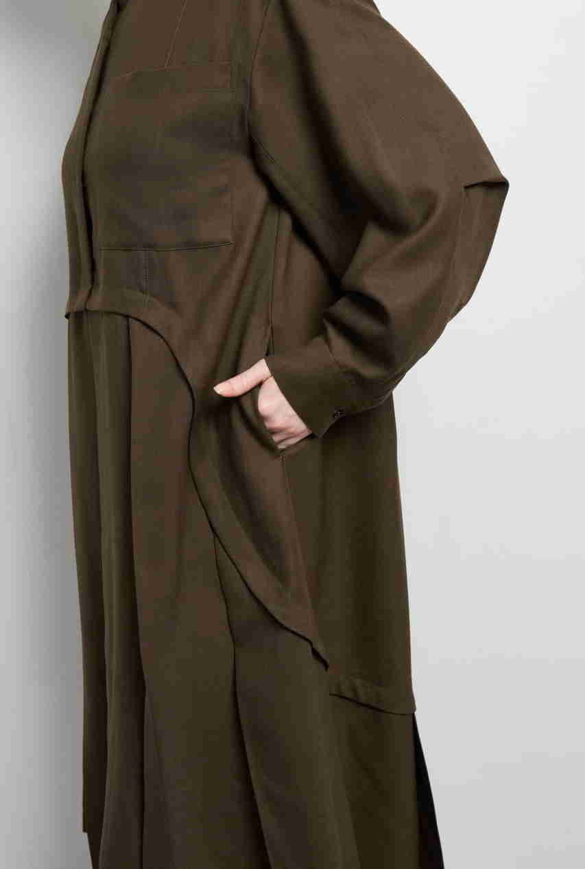 【ランバン オン ブルー/LANVIN en Bleu】のプリーツコンビシャツワンピース 人気、トレンドファッション・服の通販 founy(ファニー) 　ファッション　Fashion　レディースファッション　Fashion for Women　ワンピース　Dresses　シャツワンピース / 1枚で着映えコーデ　Shirt Dresses　チュニック　Tunic Tops & Dresses　2025年　2025　2025-2026秋冬・A/W　Autumn/Winter 2025–26 AW25–26　クラシック　Classic, Timeless Style　シルク　Silk, 100% Silk　スタンド　Stand Collar, Upright Stand　チュニック　Tunic, Long Top　ドッキング　Docking, Mixed Material　プリーツ　Pleats, Pleated　リラックス　Relax, Relaxed Fit　ロング　Long, Long-Length　エレガント 上品　Elegant　A/W・秋冬　Autumn/Winter　other-6|ID: prp329100004626396 ipo3291000000033244642