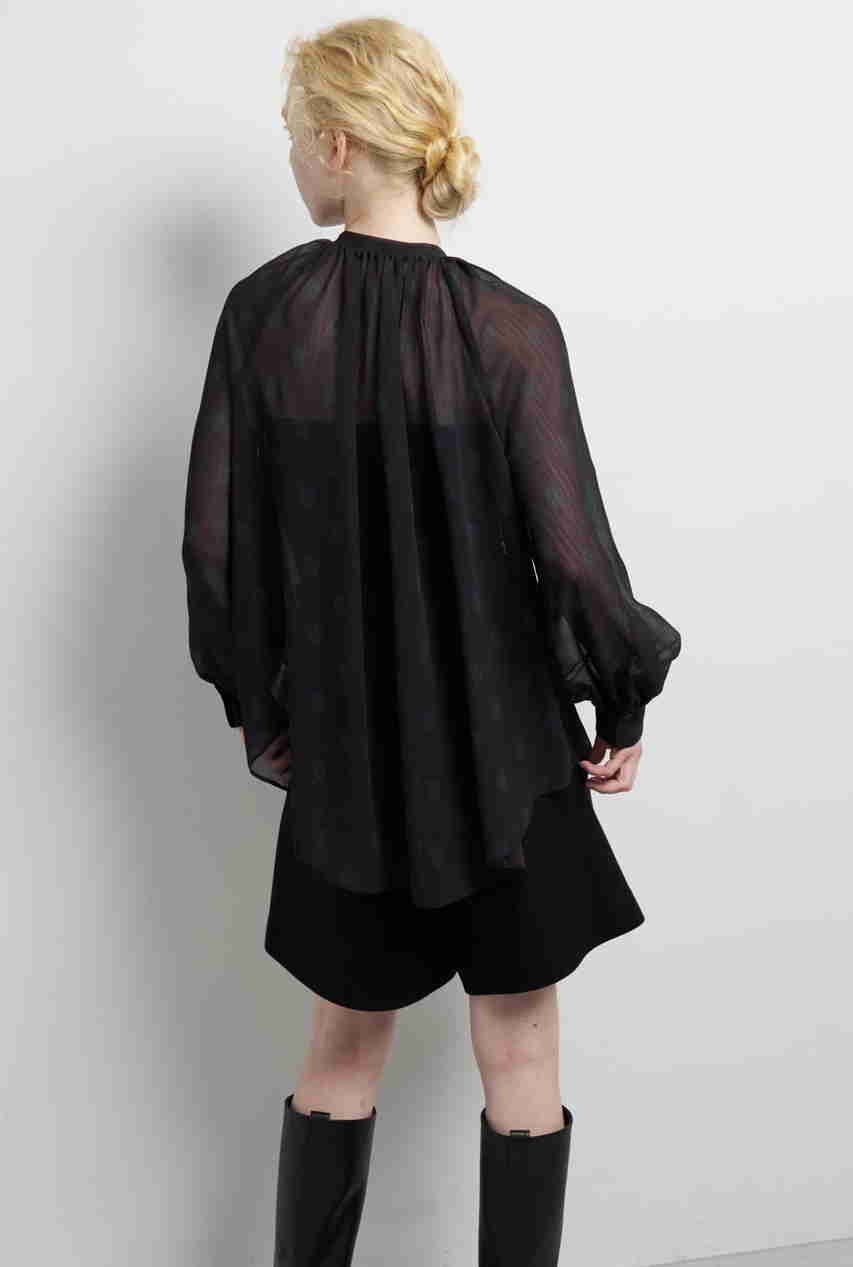 【ランバン オン ブルー/LANVIN en Bleu】のArt DECO 100e ブラウス 人気、トレンドファッション・服の通販 founy(ファニー) 　ファッション　Fashion　レディースファッション　Fashion for Women　トップス・カットソー　Cut & Sew Tops　シャツ・ブラウス・オフィスカジュアル　Elegant Blouses & Button-Ups　2025年　2025　2025-2026秋冬・A/W　Autumn/Winter 2025–26 AW25–26　コレクション　Collection, Seasonal Line　シフォン　Chiffon, Lightweight Fabric　スリーブ　Sleeve, Long Sleeve / Short Sleeve　ファブリック　Fabric, Textile　プリント　Print, Printed Pattern　モダン　Modern, Contemporary　モチーフ　Motif, Design Theme　ラグジュアリー　Luxury, Elegant　ロング　Long, Long-Length　A/W・秋冬　Autumn/Winter　other-3|ID: prp329100004626406 ipo3291000000033244715